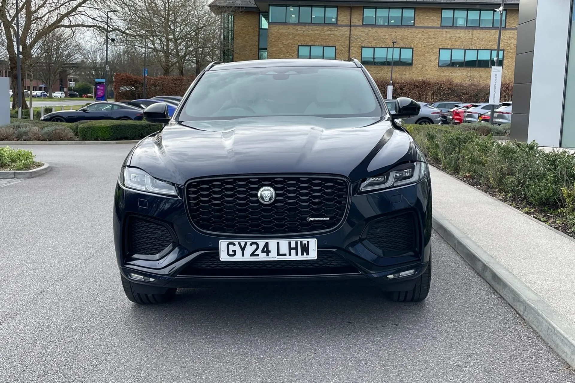 Jaguar F-PACE thumbnail image number 13