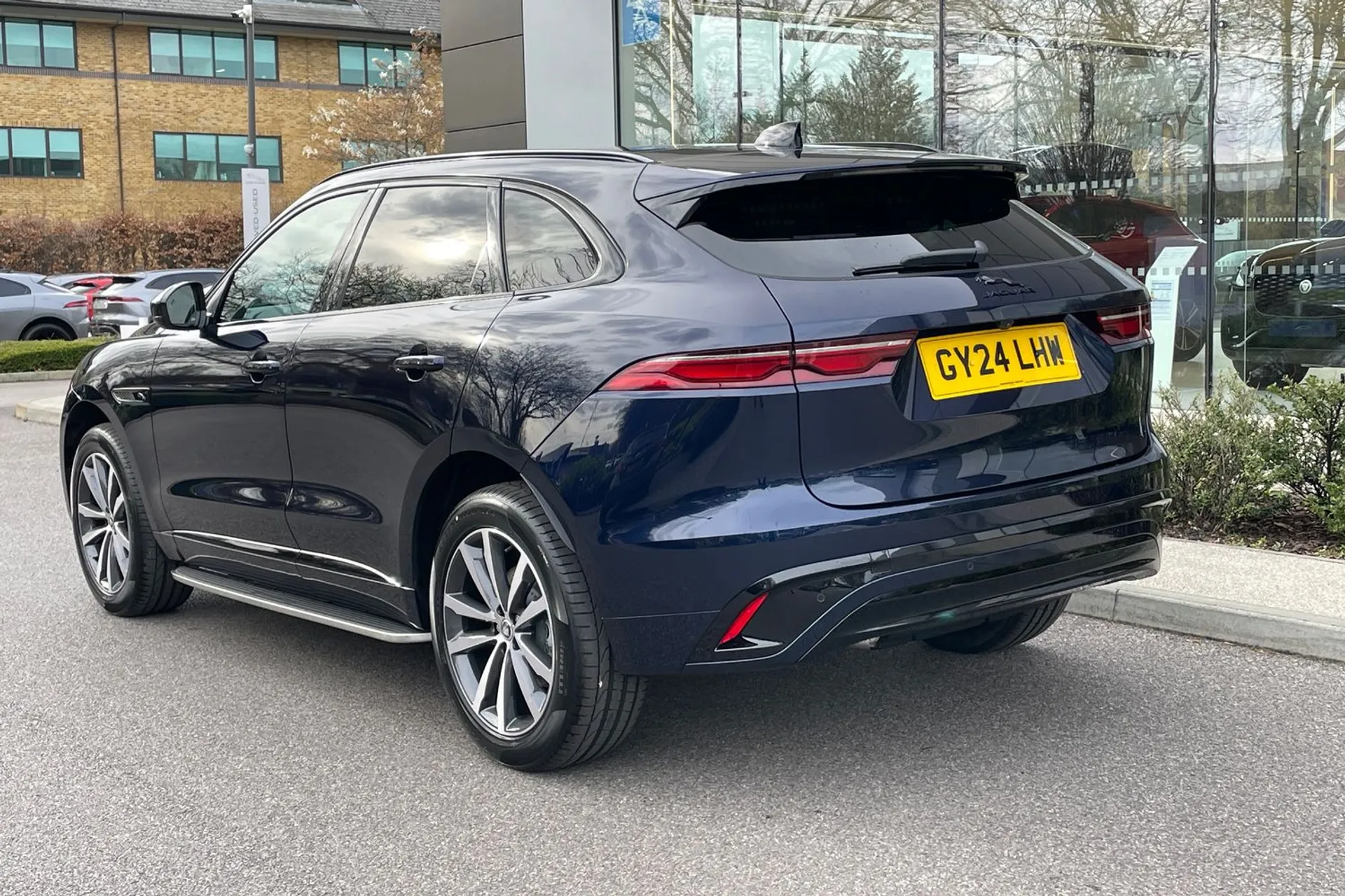 Jaguar F-PACE thumbnail image number 11