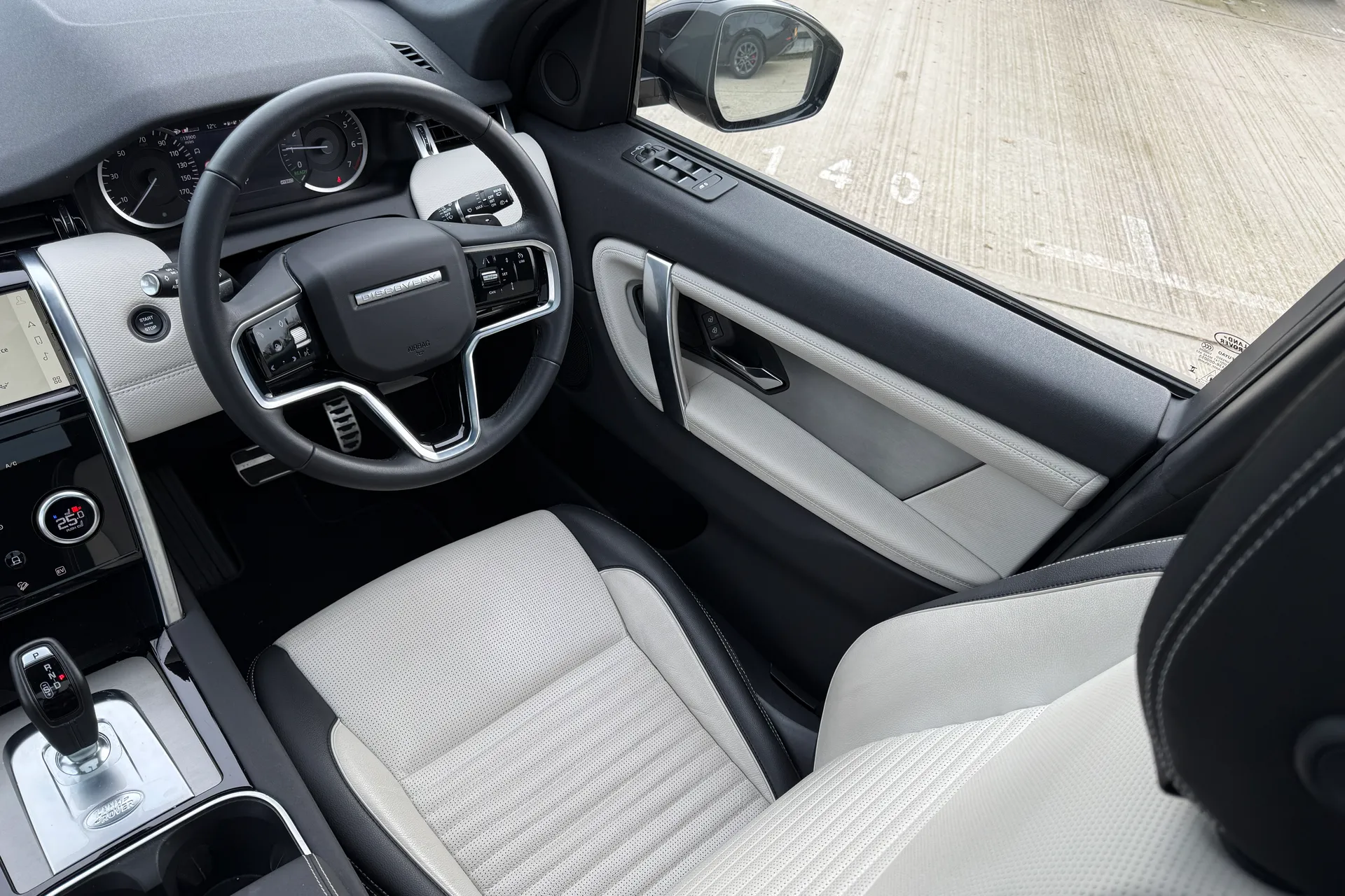 LAND ROVER DISCOVERY SPORT thumbnail image number 24