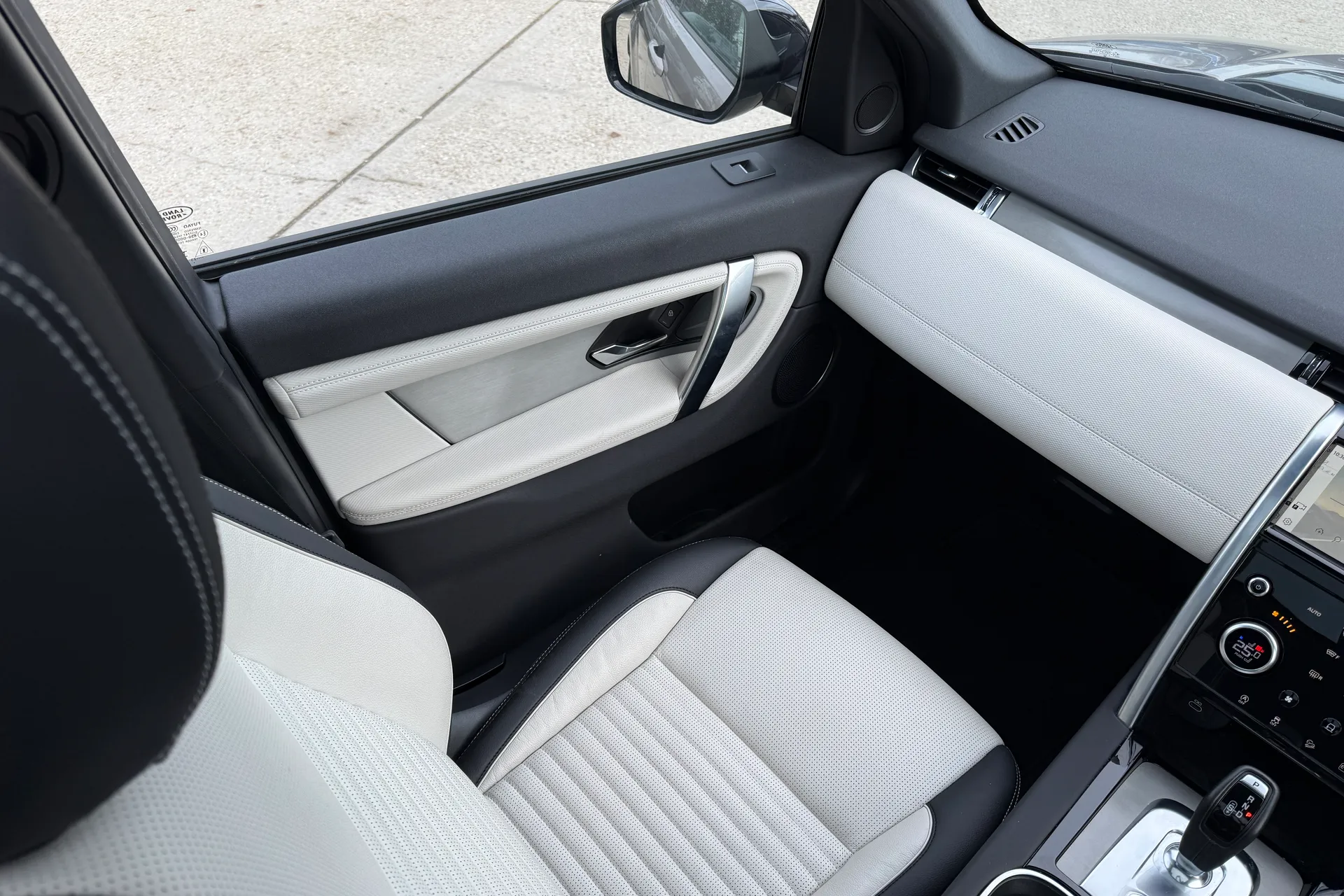 LAND ROVER DISCOVERY SPORT thumbnail image number 17