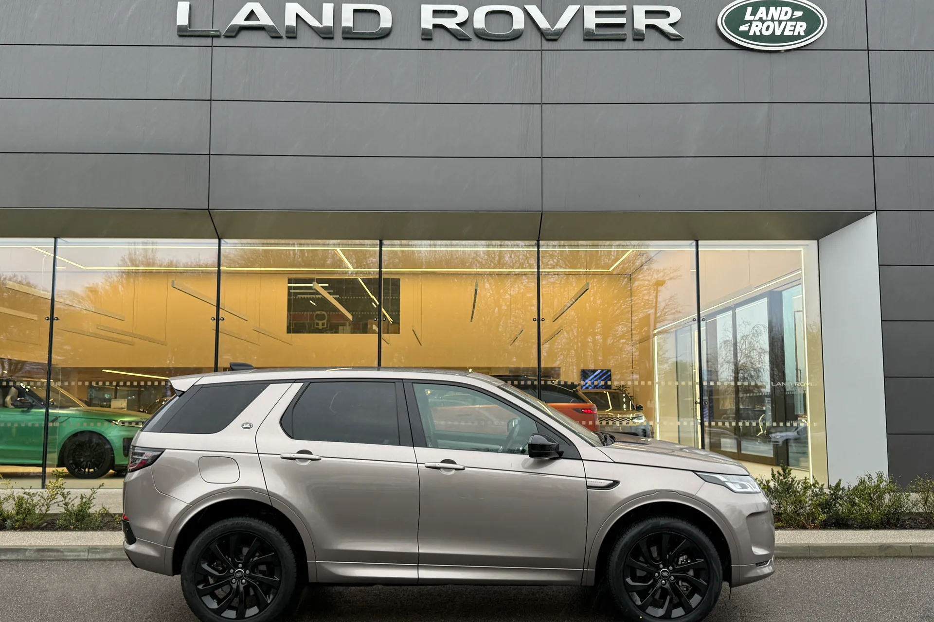 LAND ROVER DISCOVERY SPORT thumbnail image number 2