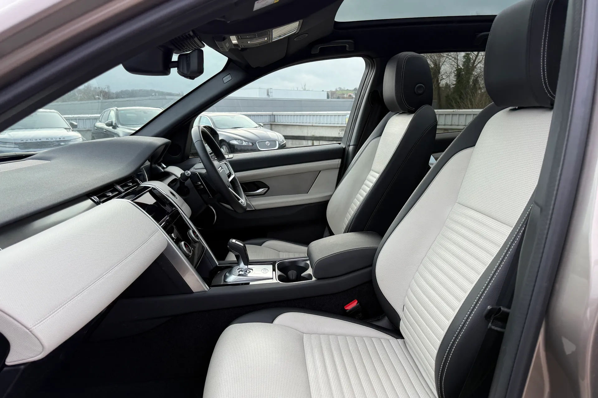 LAND ROVER DISCOVERY SPORT thumbnail image number 36