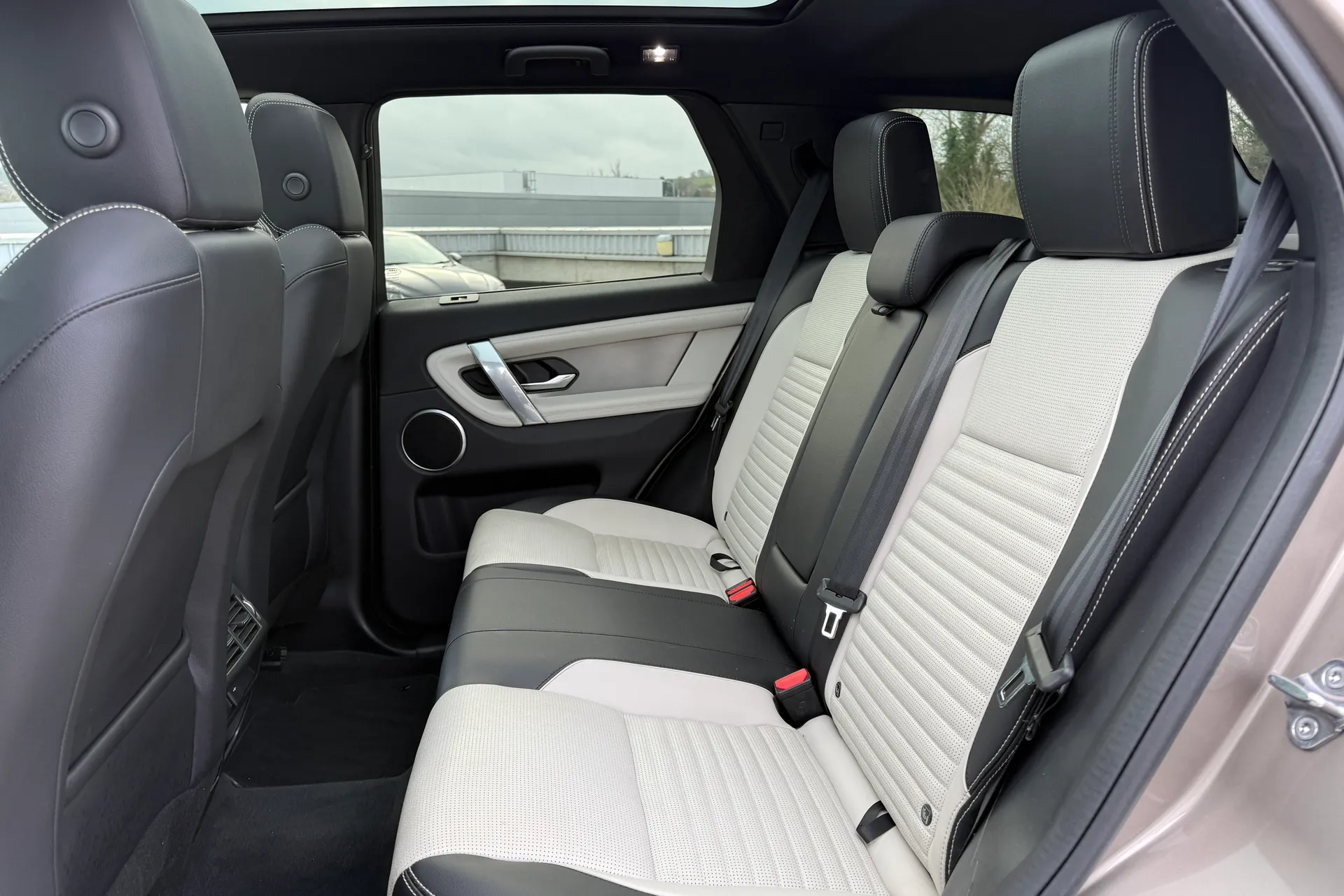 LAND ROVER DISCOVERY SPORT thumbnail image number 37