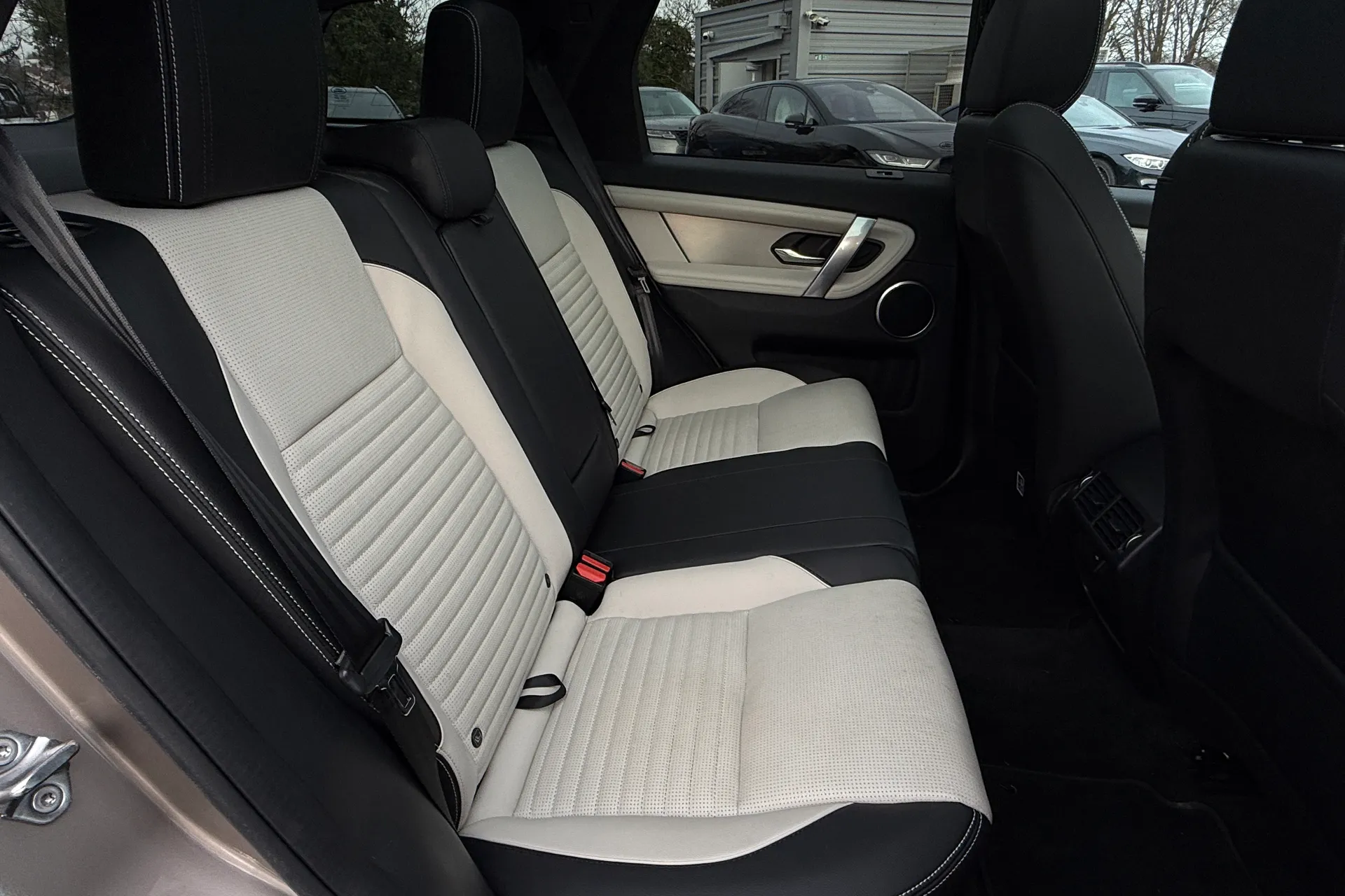 LAND ROVER DISCOVERY SPORT thumbnail image number 28