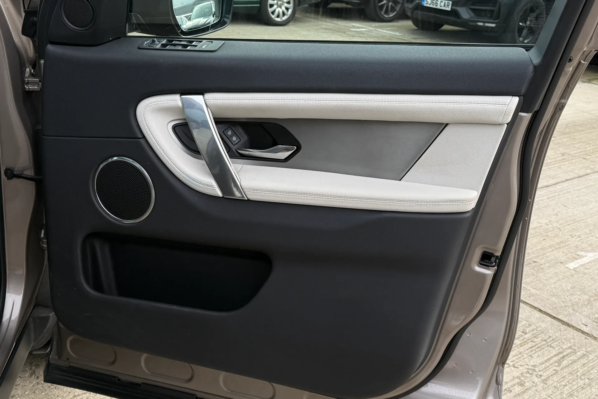 LAND ROVER DISCOVERY SPORT thumbnail image number 38