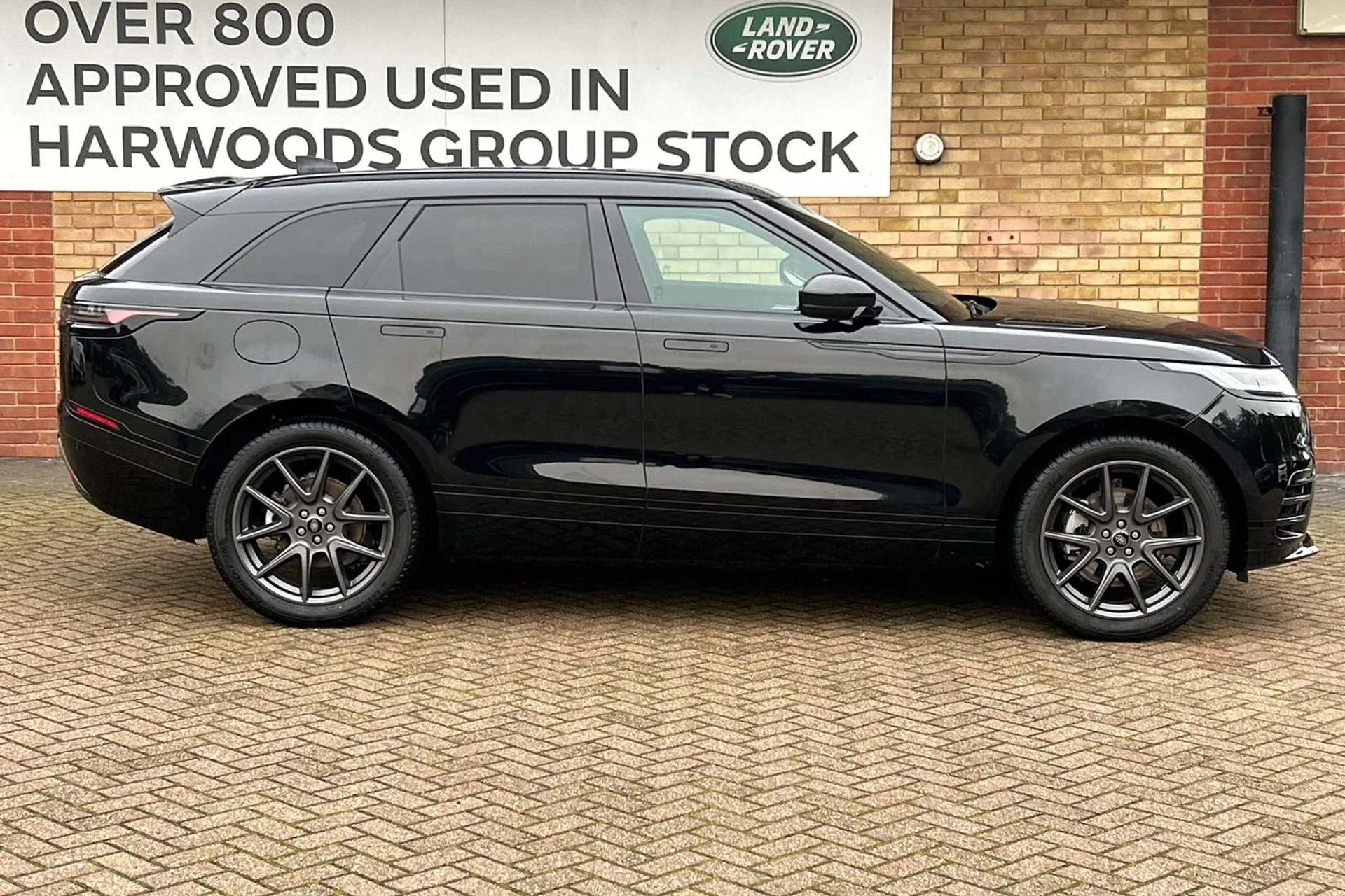 LAND ROVER RANGE ROVER VELAR thumbnail image number 2