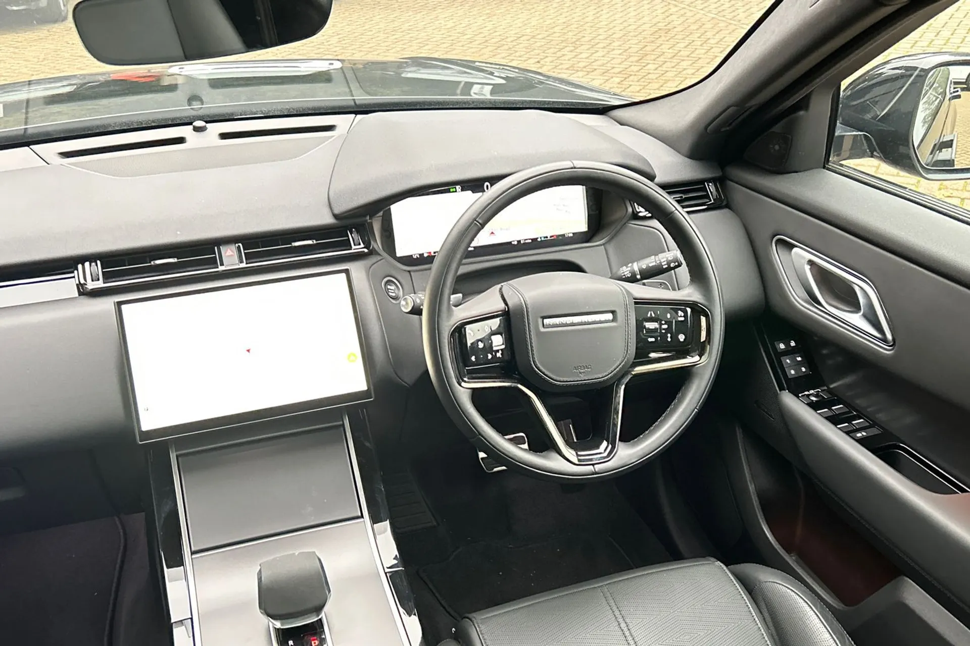 LAND ROVER RANGE ROVER VELAR thumbnail image number 24