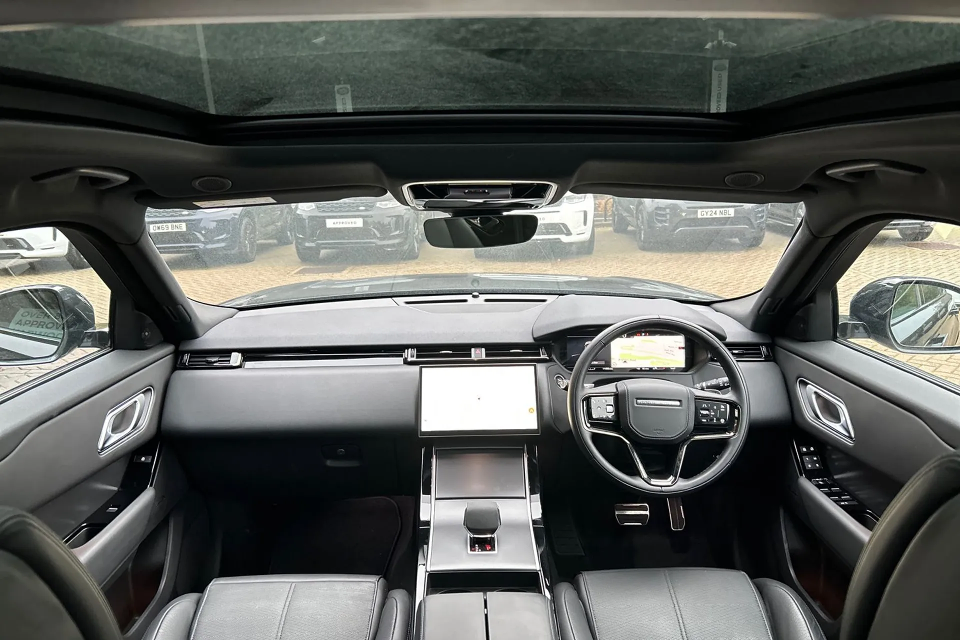 LAND ROVER RANGE ROVER VELAR thumbnail image number 3