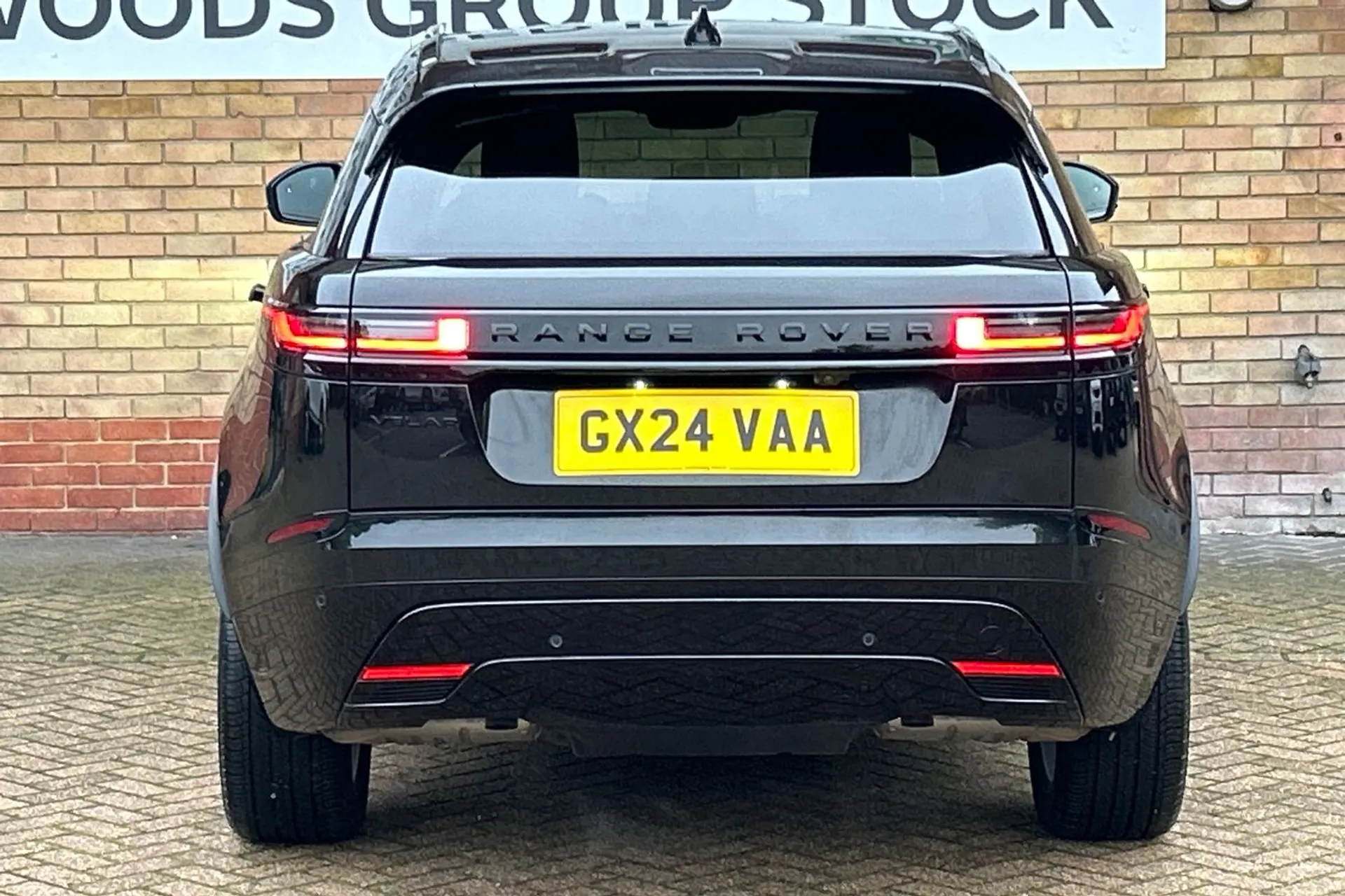 LAND ROVER RANGE ROVER VELAR thumbnail image number 11