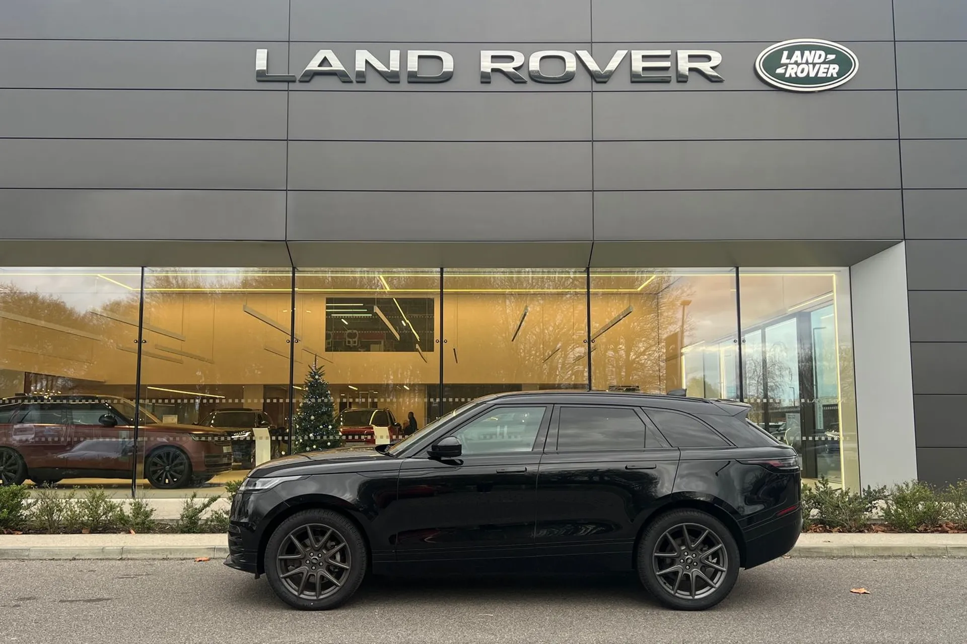 LAND ROVER RANGE ROVER VELAR thumbnail image number 16