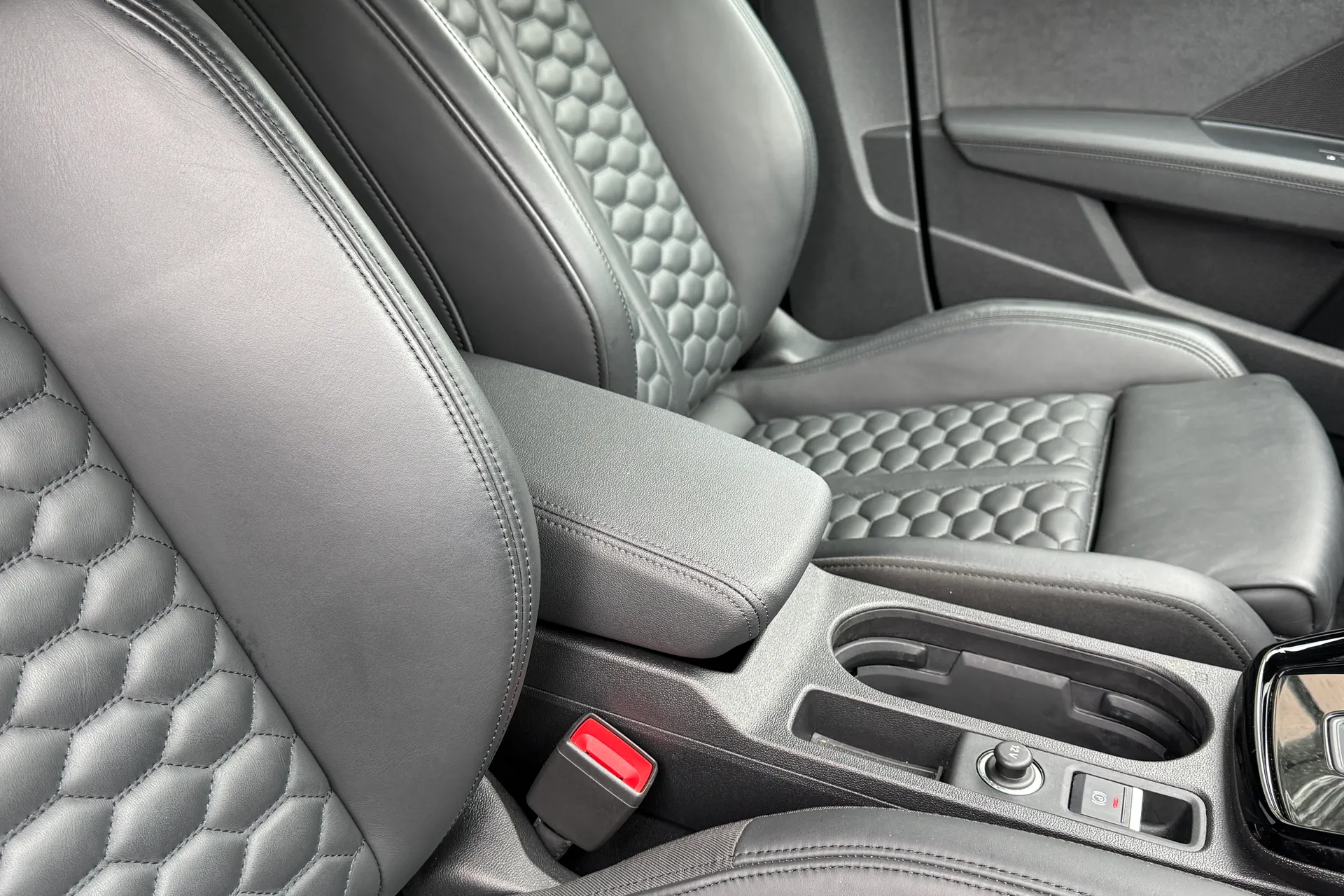 Audi RS3 thumbnail image number 40