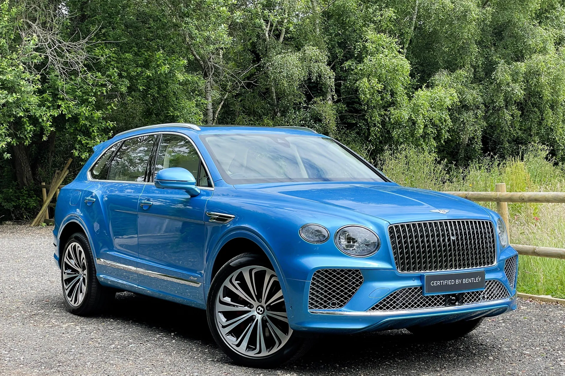 Bentley BENTAYGA focused image