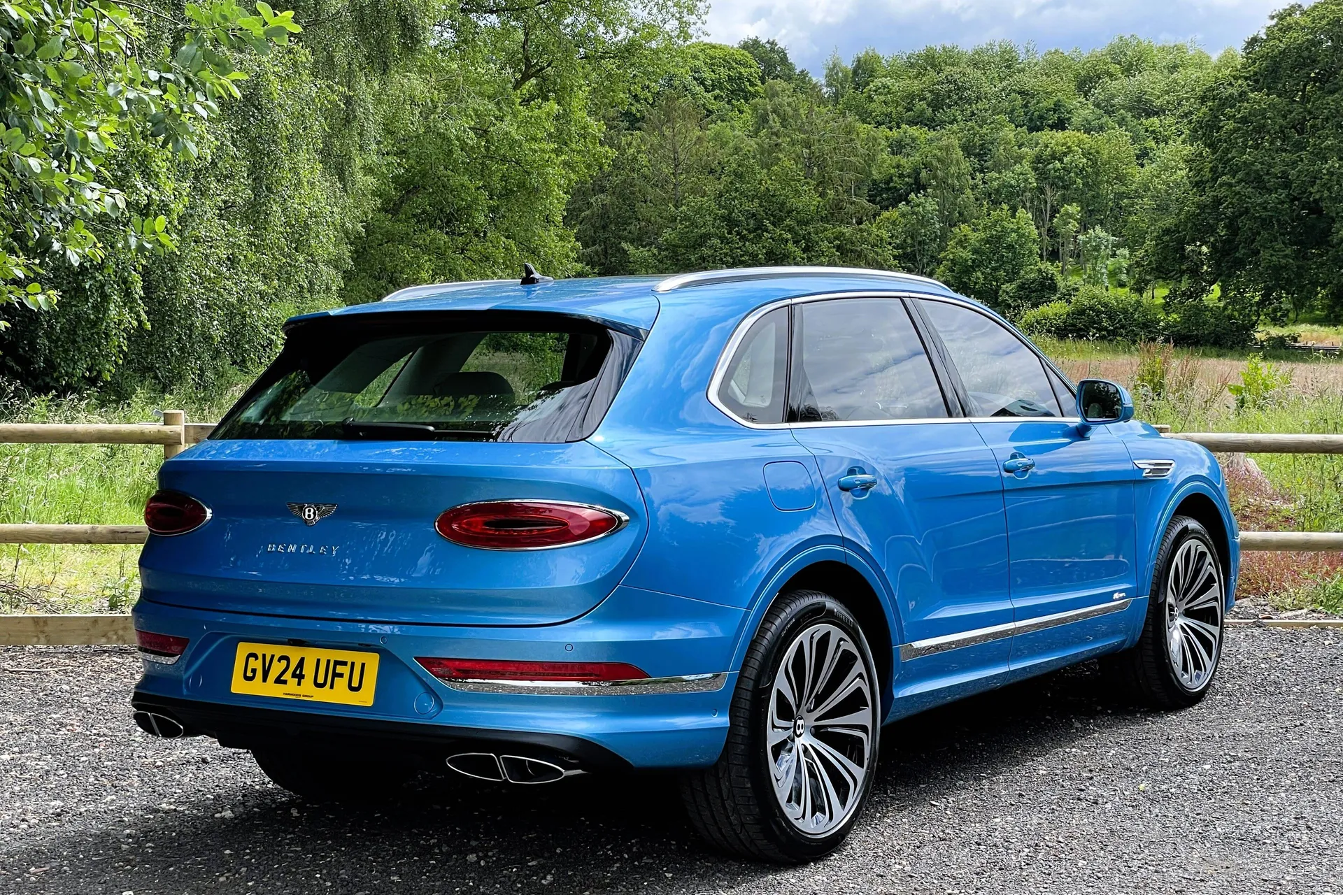 Bentley BENTAYGA thumbnail image number 9