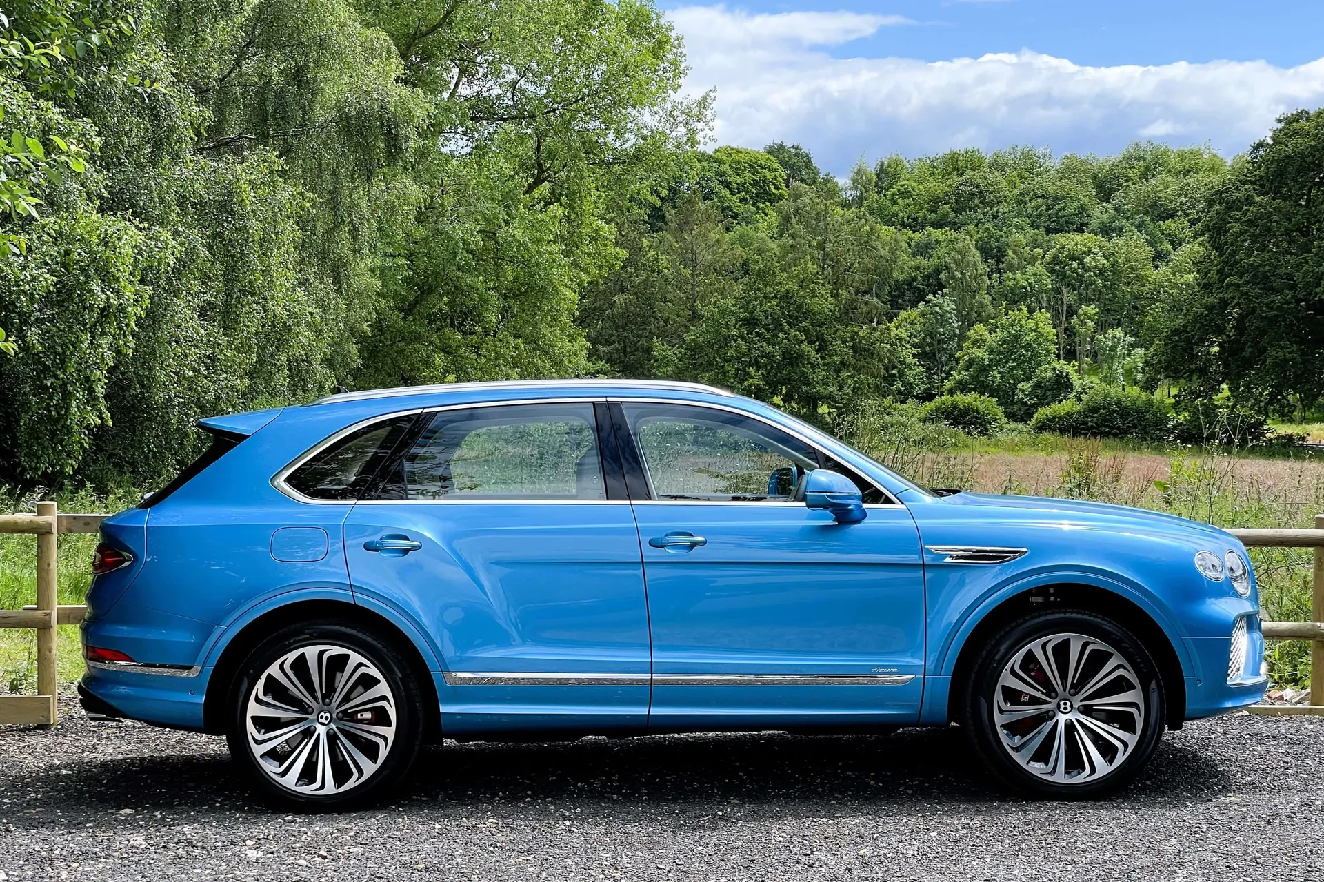 Bentley BENTAYGA thumbnail image number 2