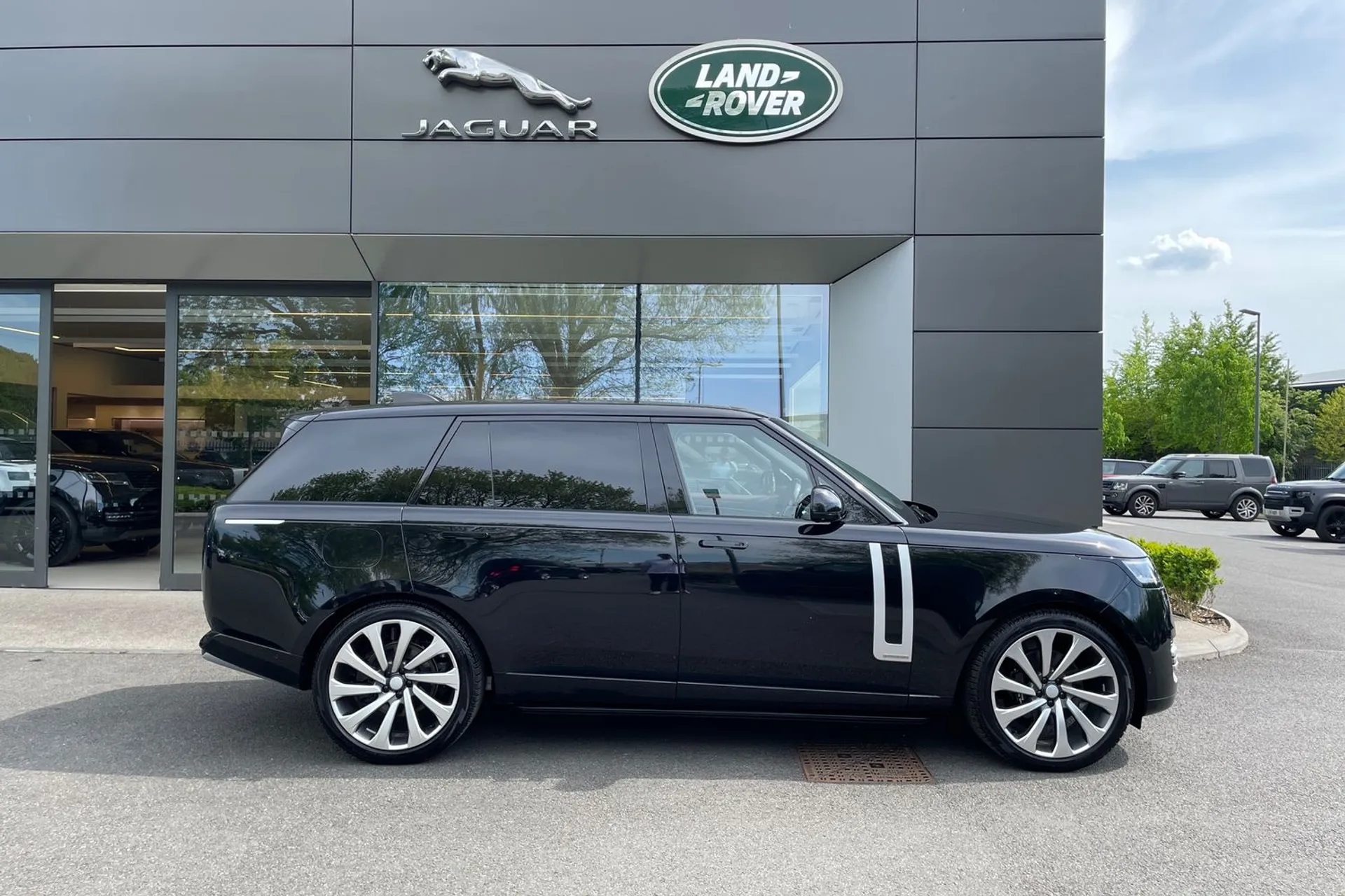 LAND ROVER RANGE ROVER thumbnail image number 2