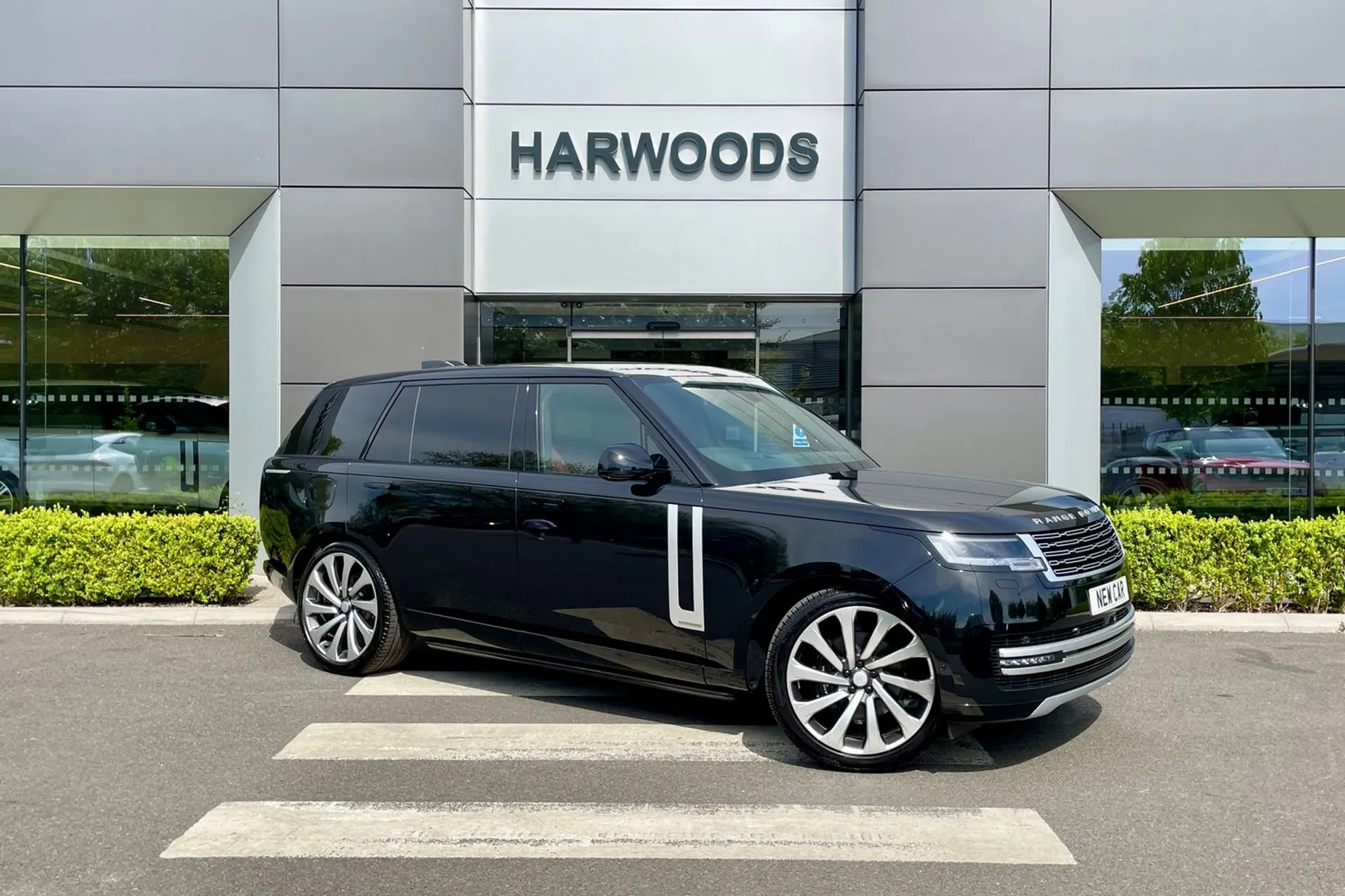 LAND ROVER RANGE ROVER focused image