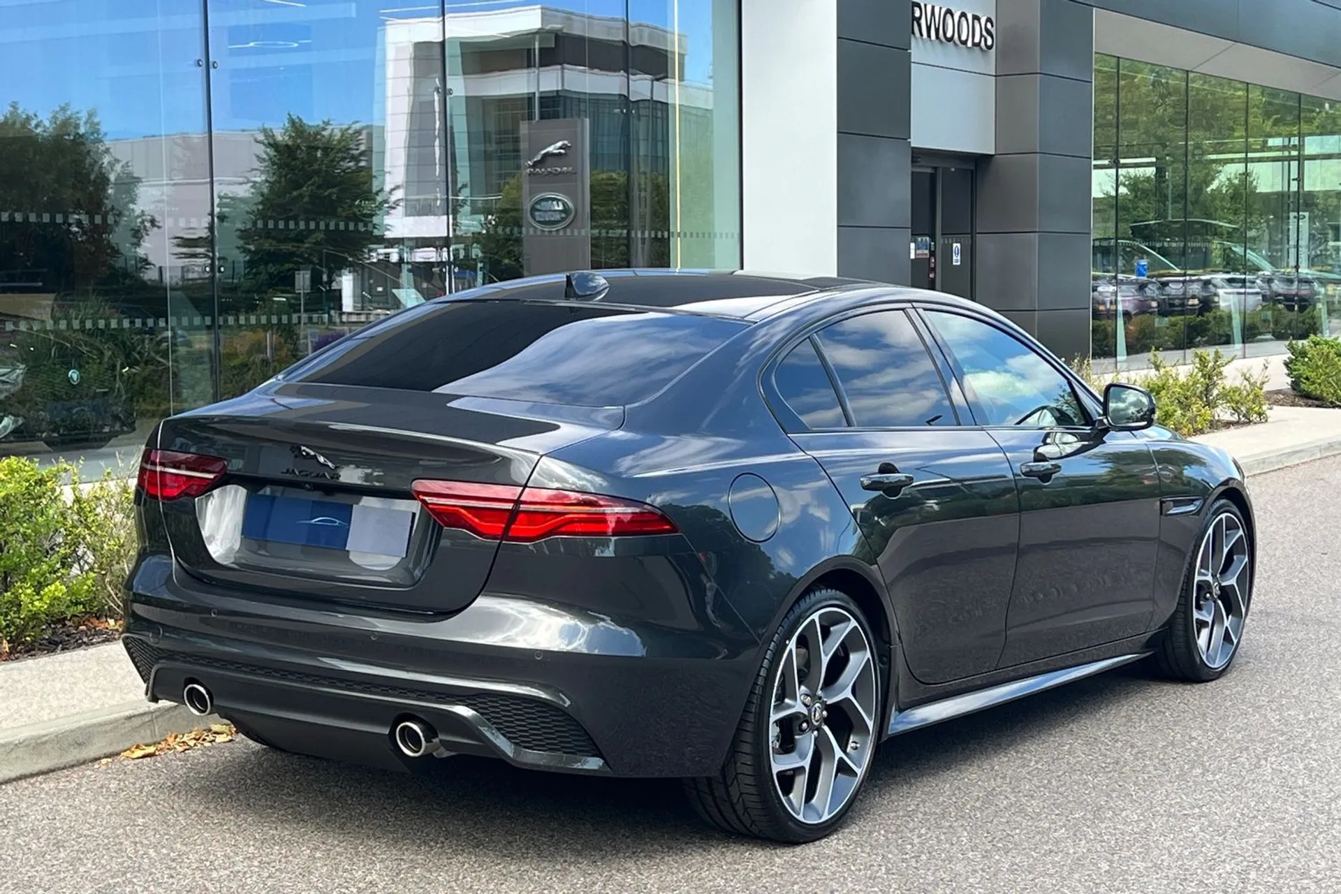 Jaguar XE thumbnail image number 9