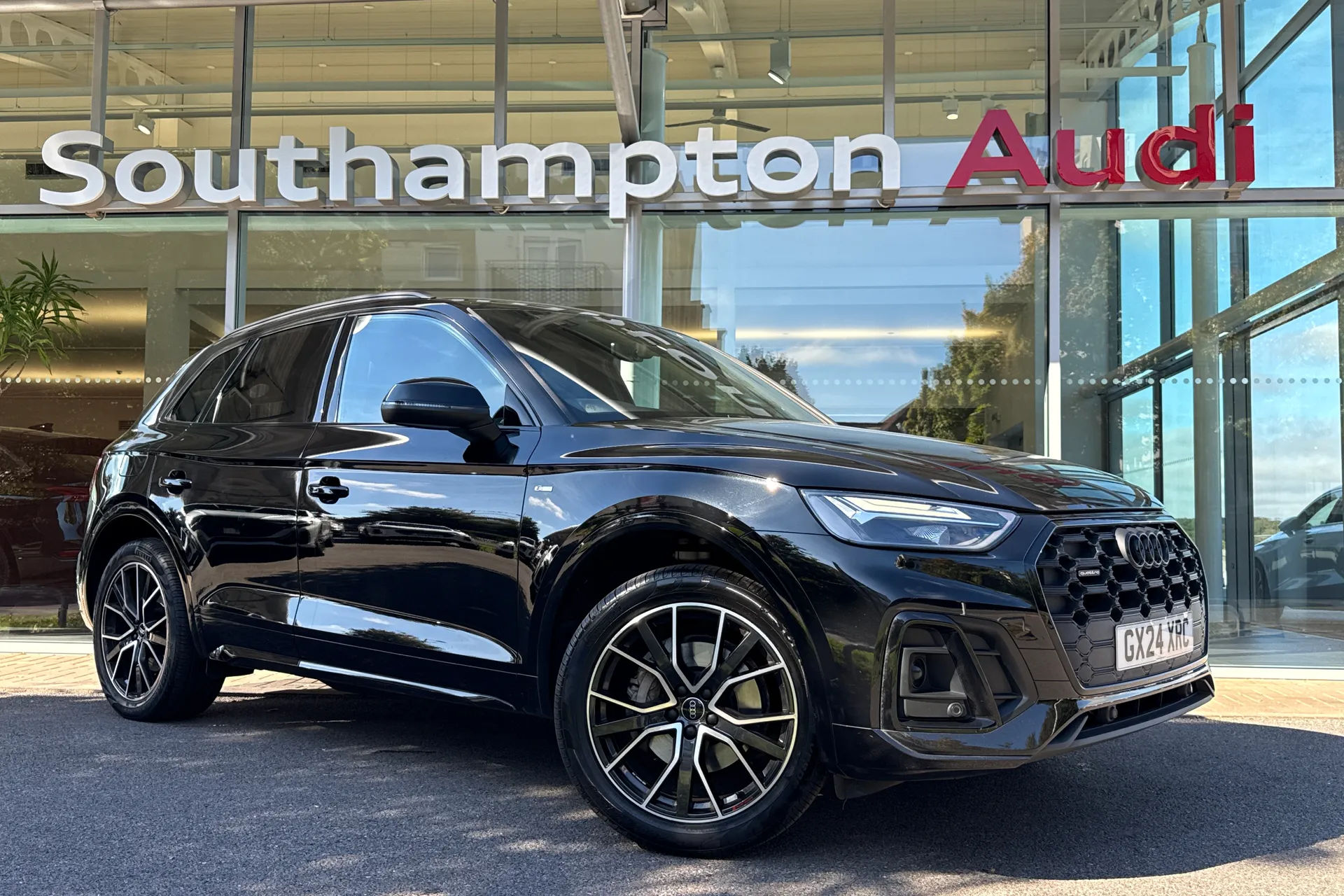 Audi Q5 focused image