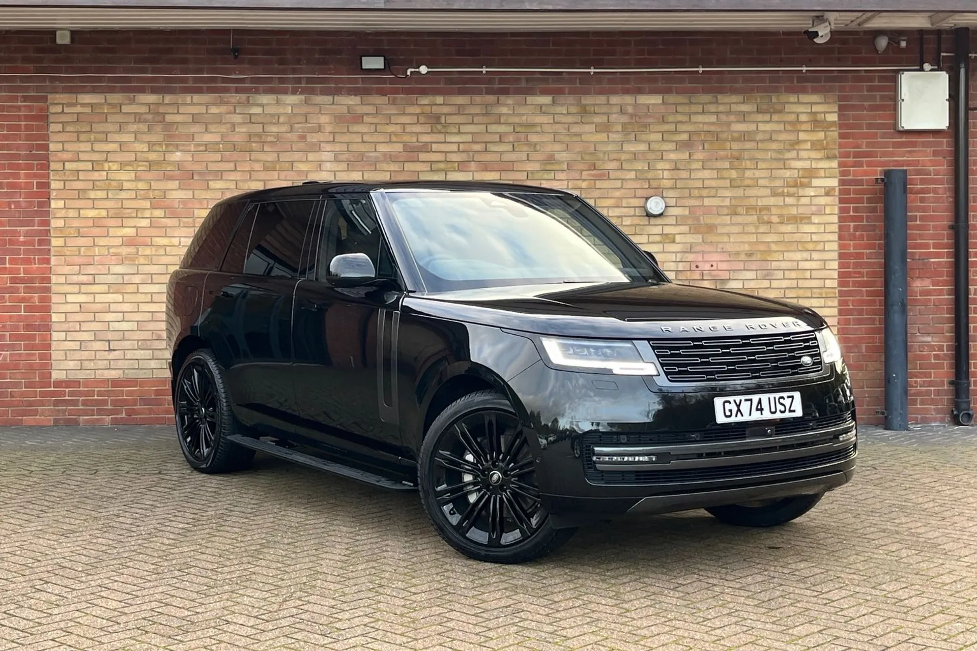 LAND ROVER RANGE ROVER focused image