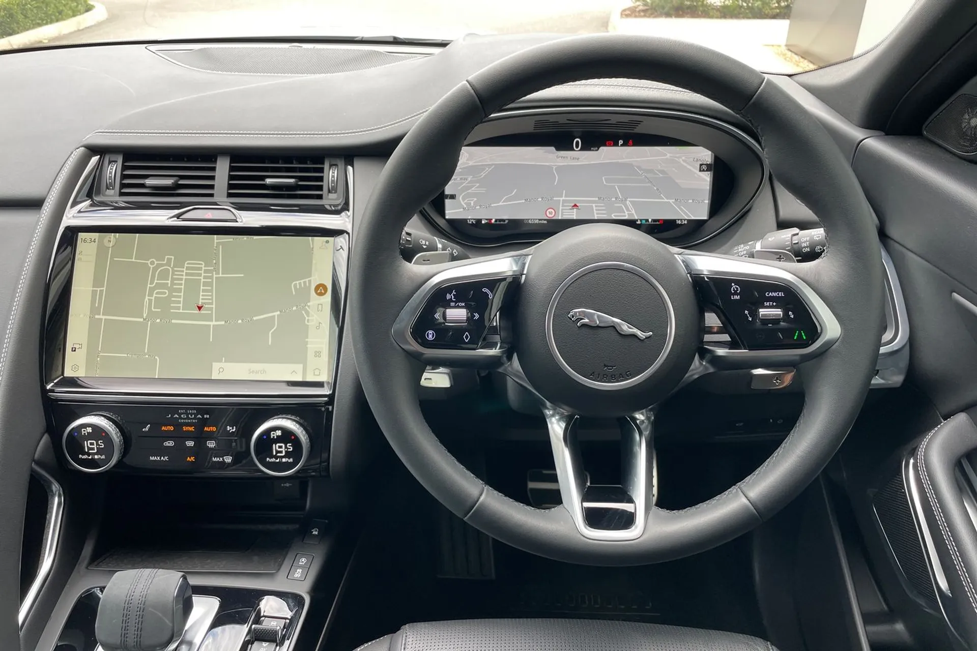 Jaguar E-PACE thumbnail image number 24