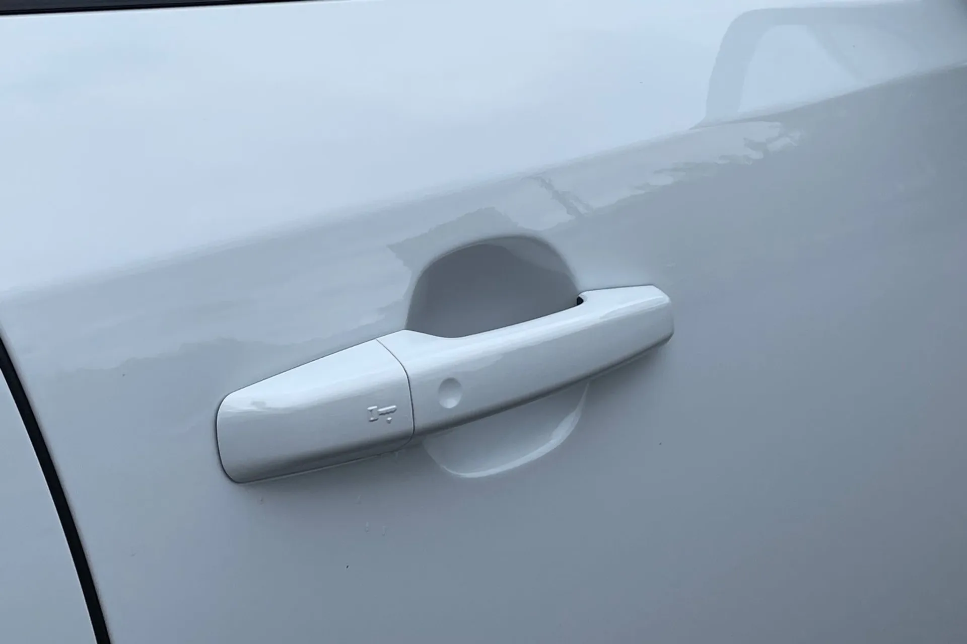 Jaguar E-PACE thumbnail image number 30