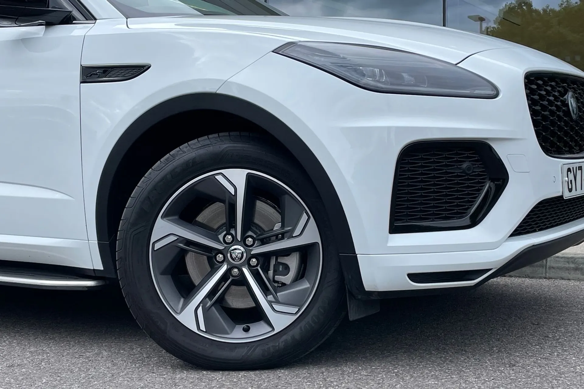 Jaguar E-PACE thumbnail image number 8