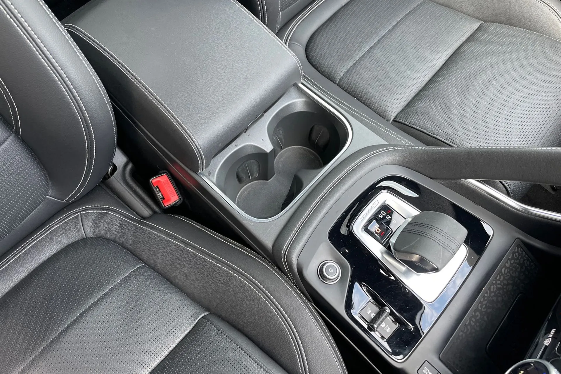 Jaguar E-PACE thumbnail image number 46
