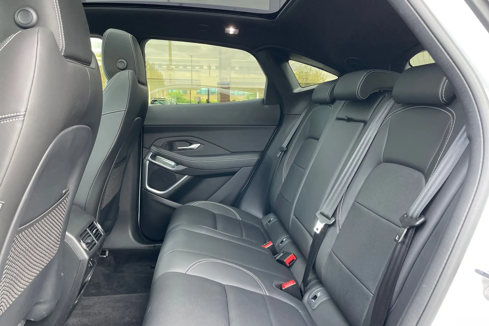 Jaguar E-PACE thumbnail image number 38