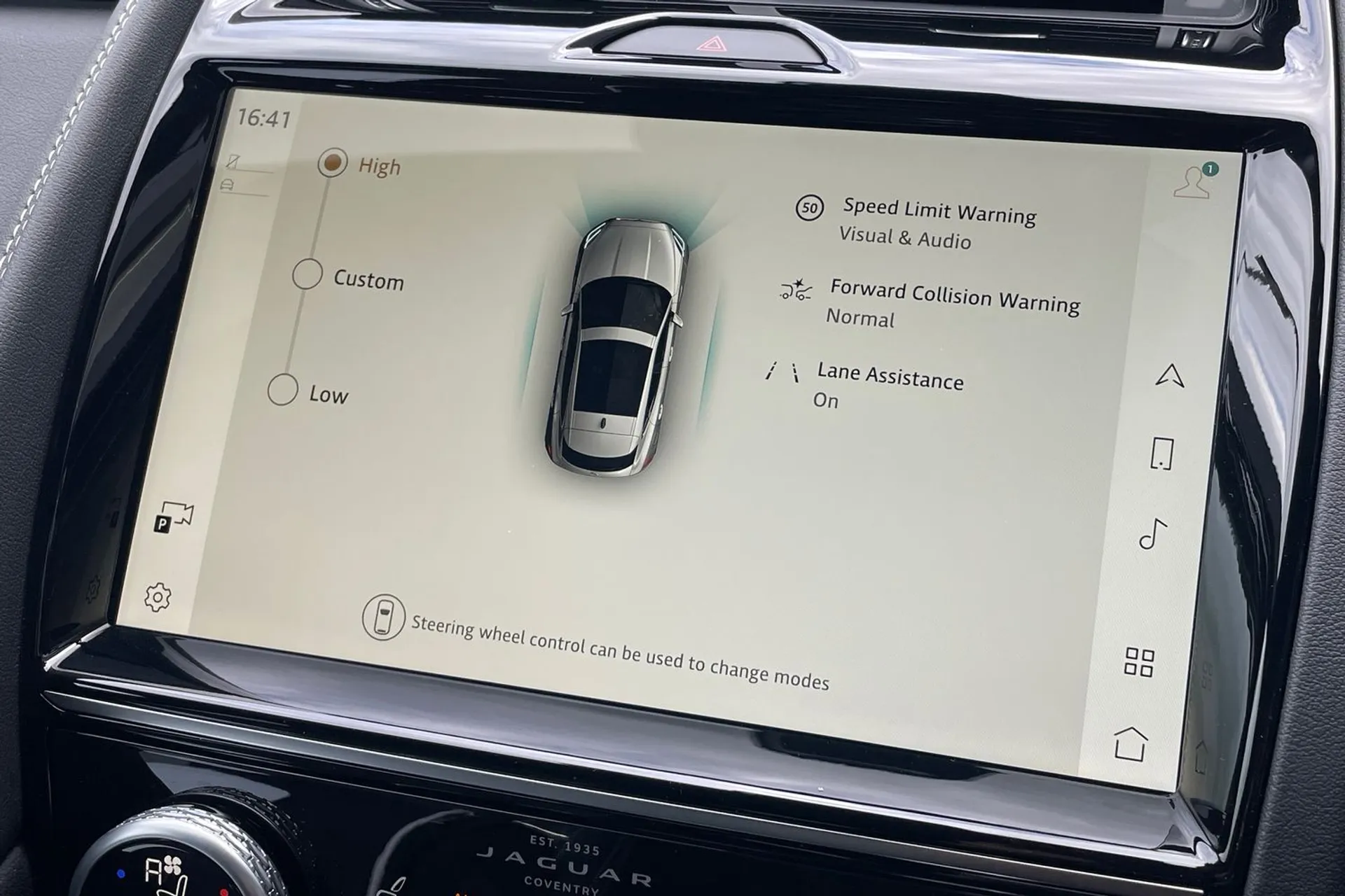 Jaguar E-PACE thumbnail image number 18