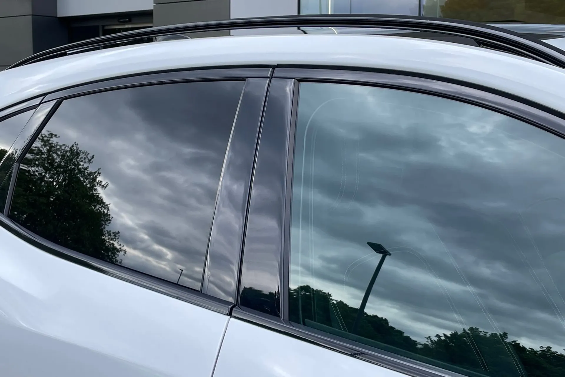 Jaguar E-PACE thumbnail image number 28