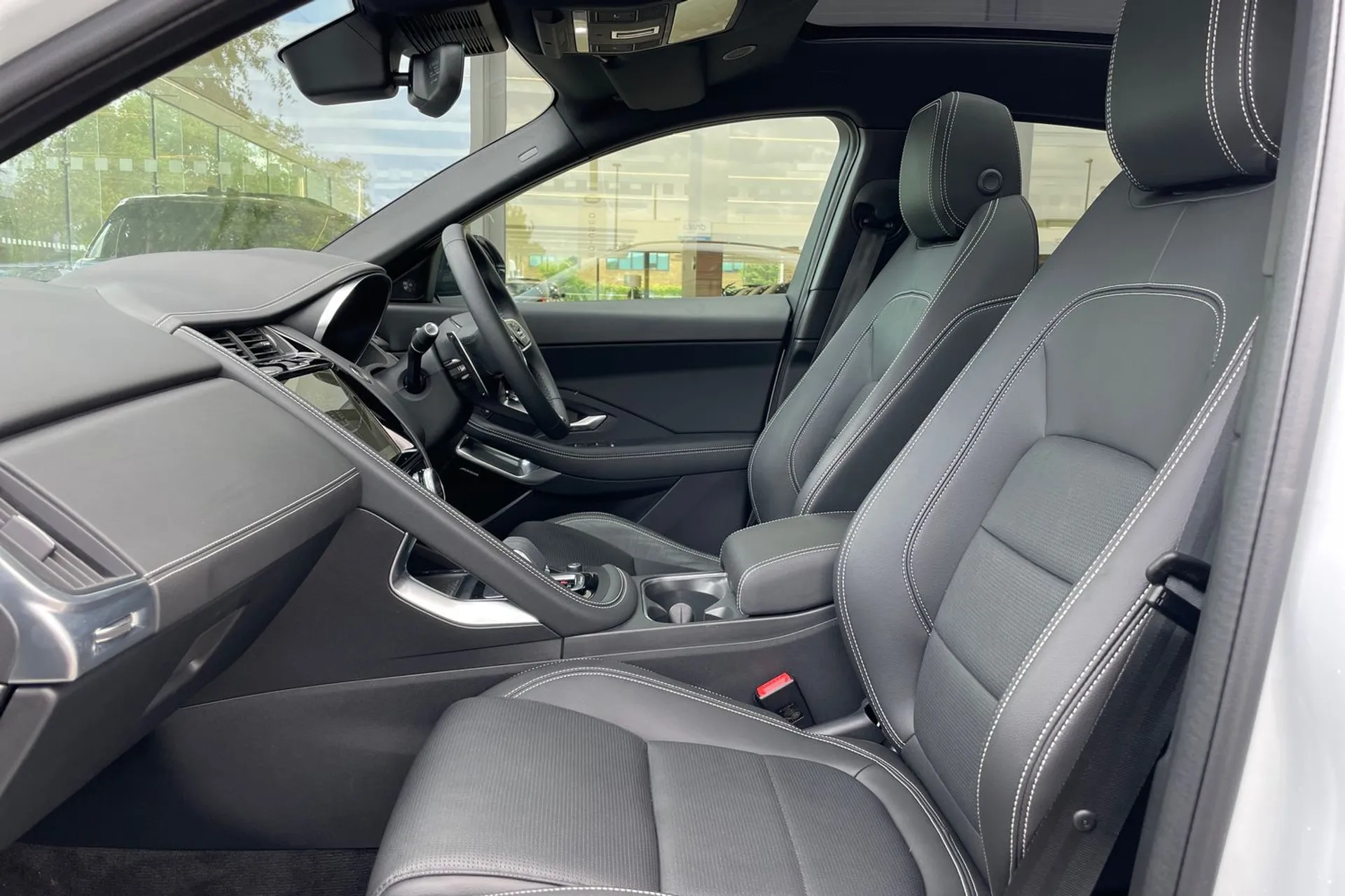 Jaguar E-PACE thumbnail image number 42