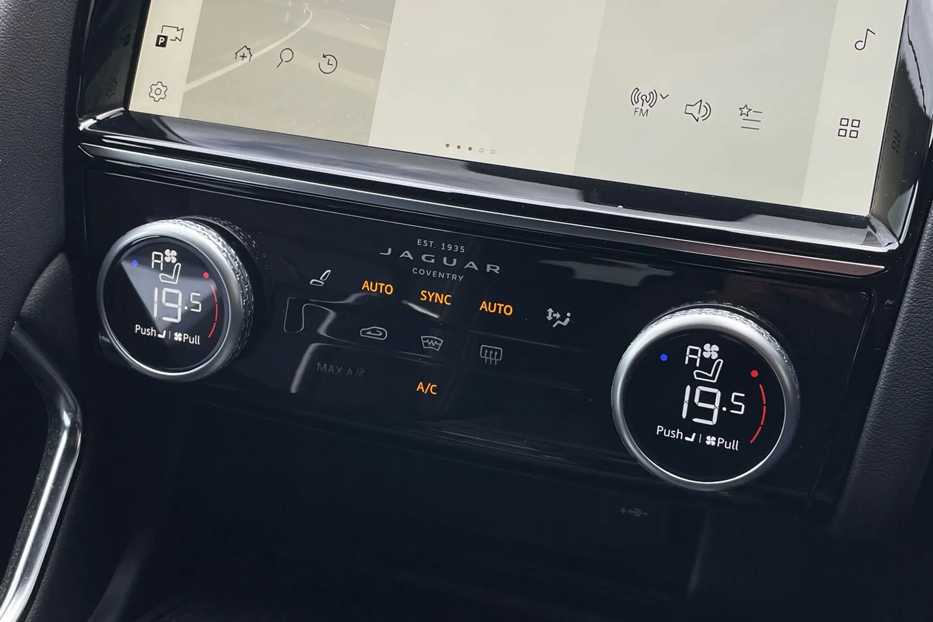 Jaguar E-PACE thumbnail image number 19