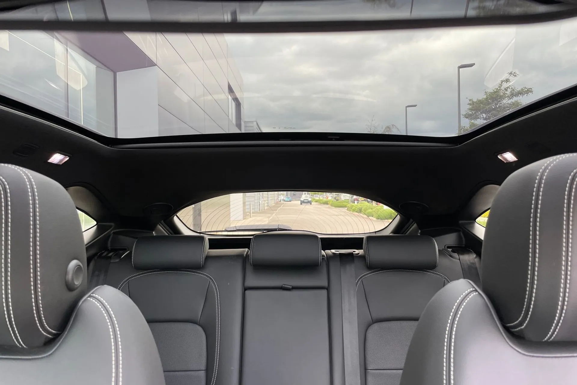 Jaguar E-PACE thumbnail image number 27