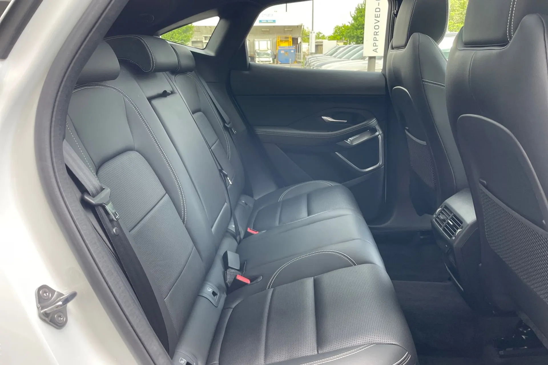 Jaguar E-PACE thumbnail image number 35