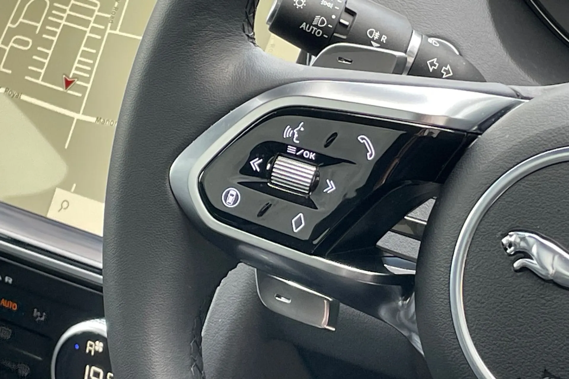 Jaguar E-PACE thumbnail image number 43