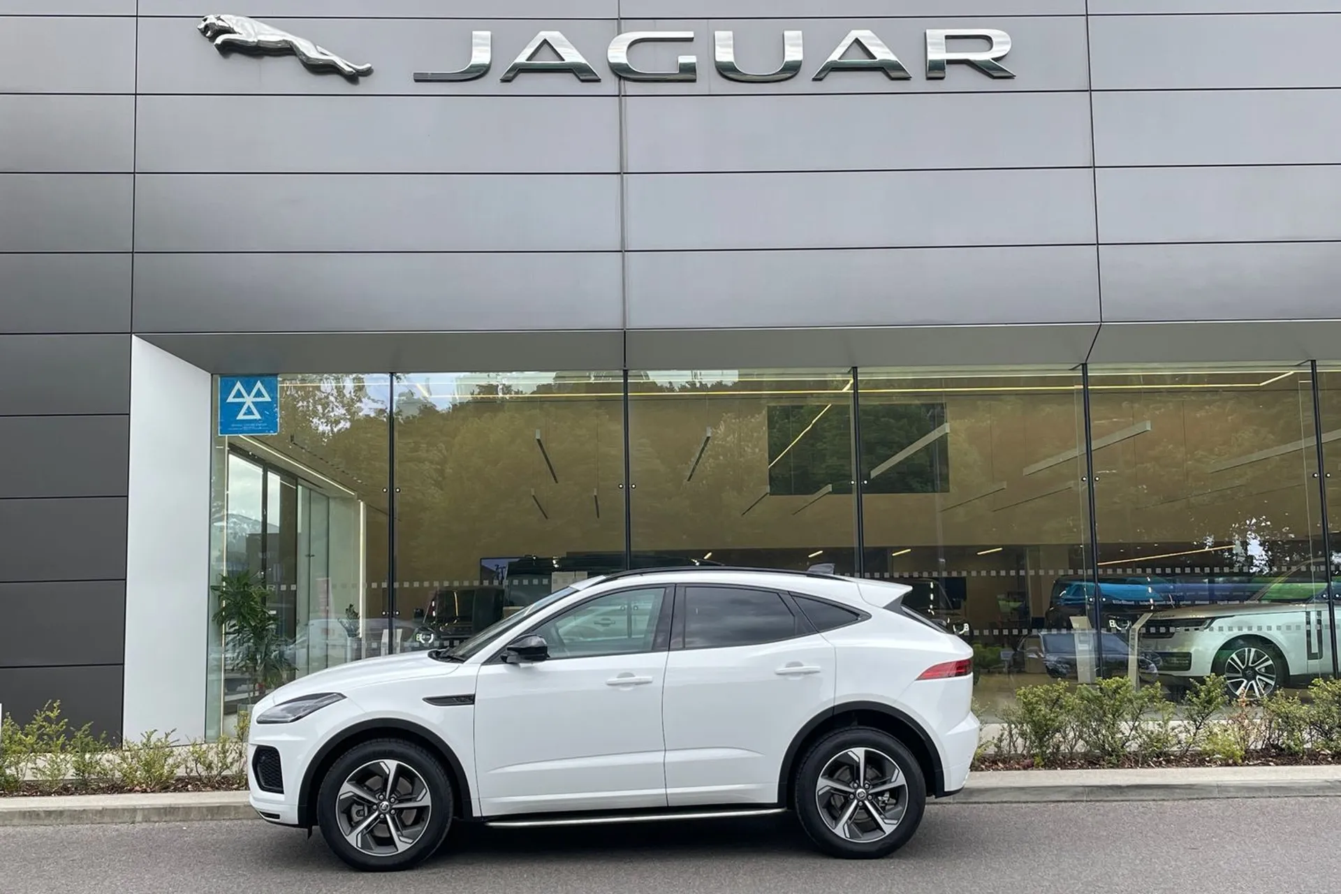 Jaguar E-PACE thumbnail image number 13