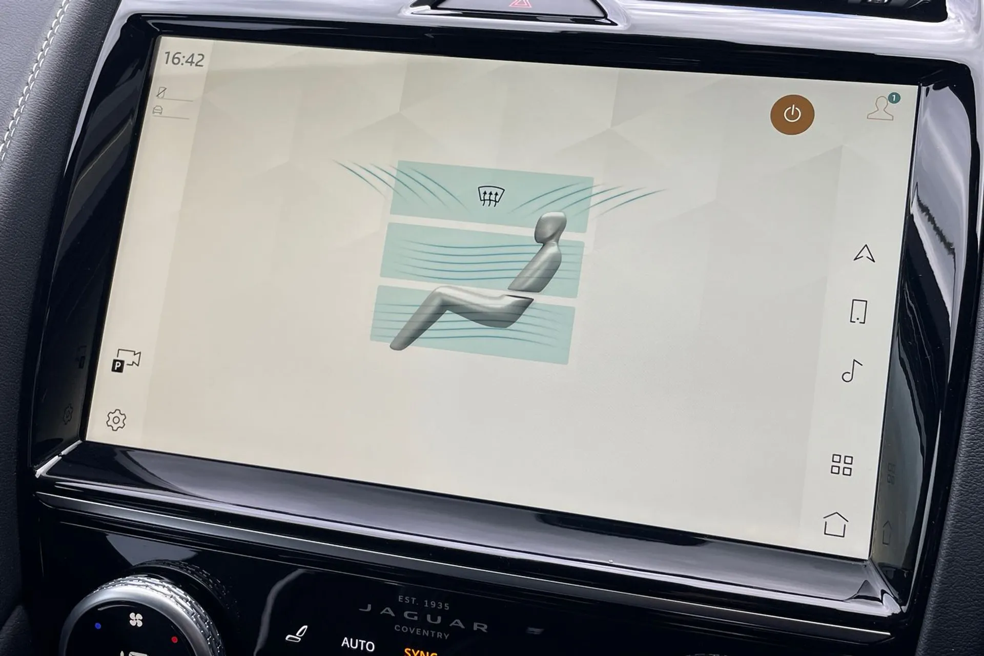 Jaguar E-PACE thumbnail image number 21