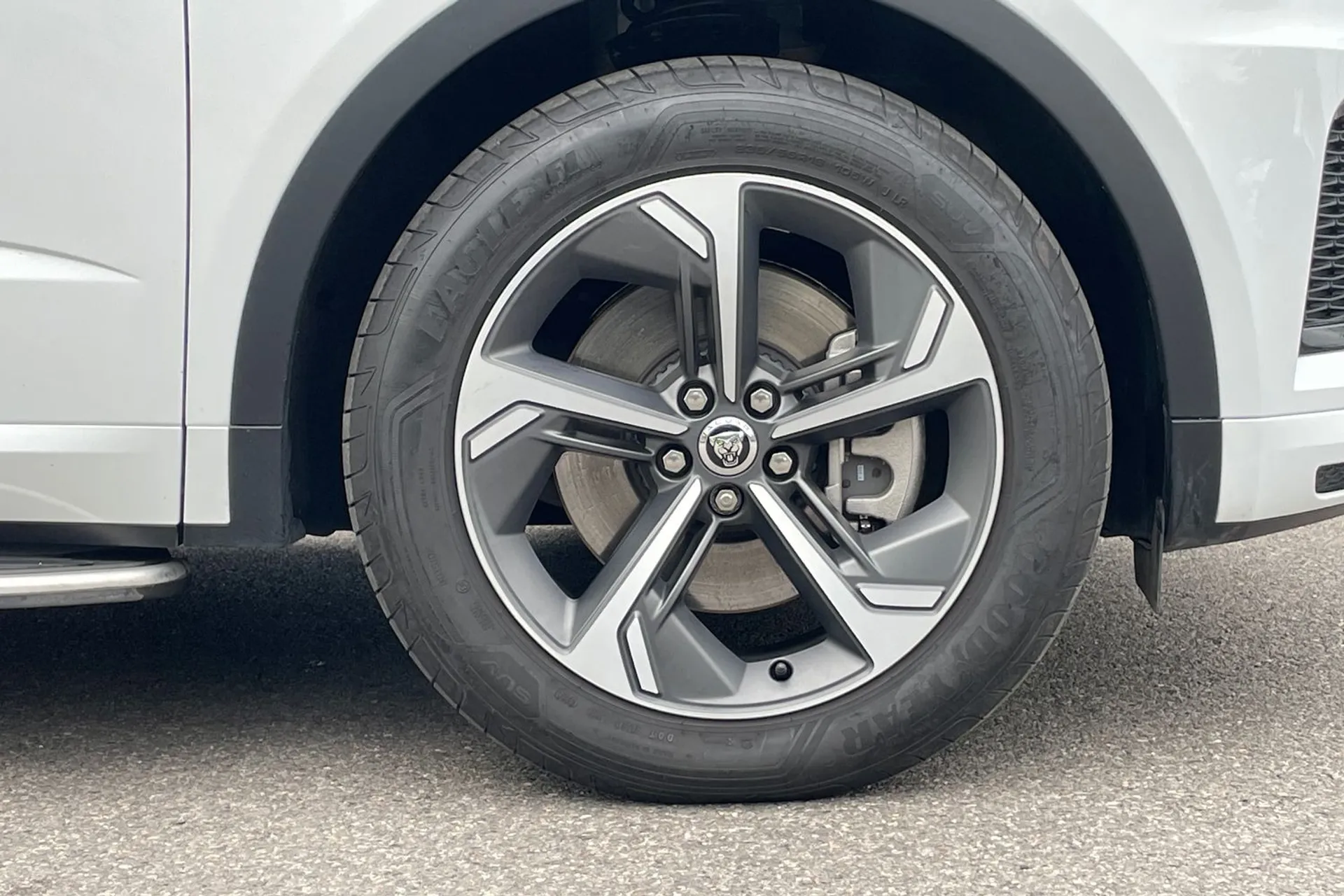 Jaguar E-PACE thumbnail image number 16