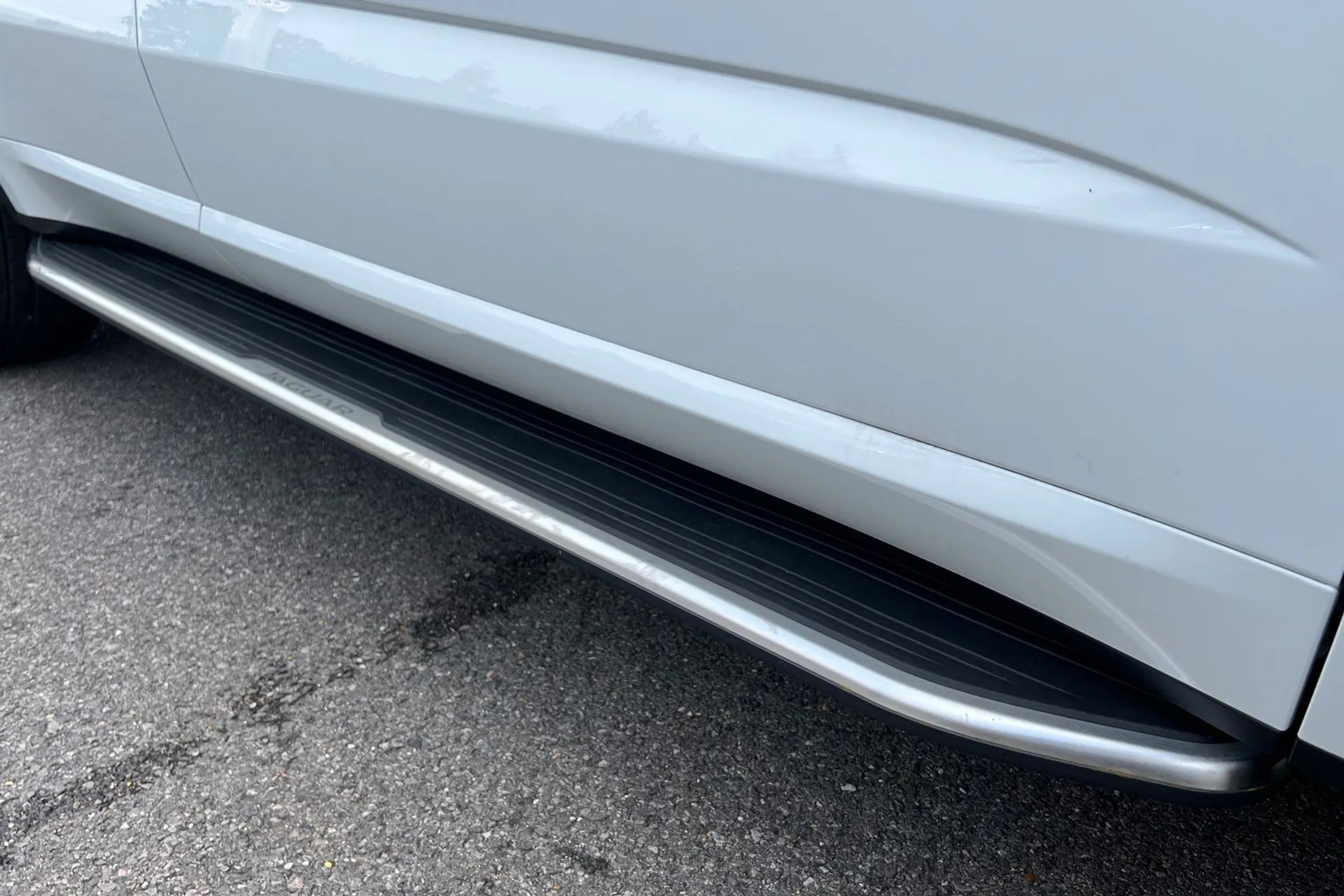 Jaguar E-PACE thumbnail image number 9