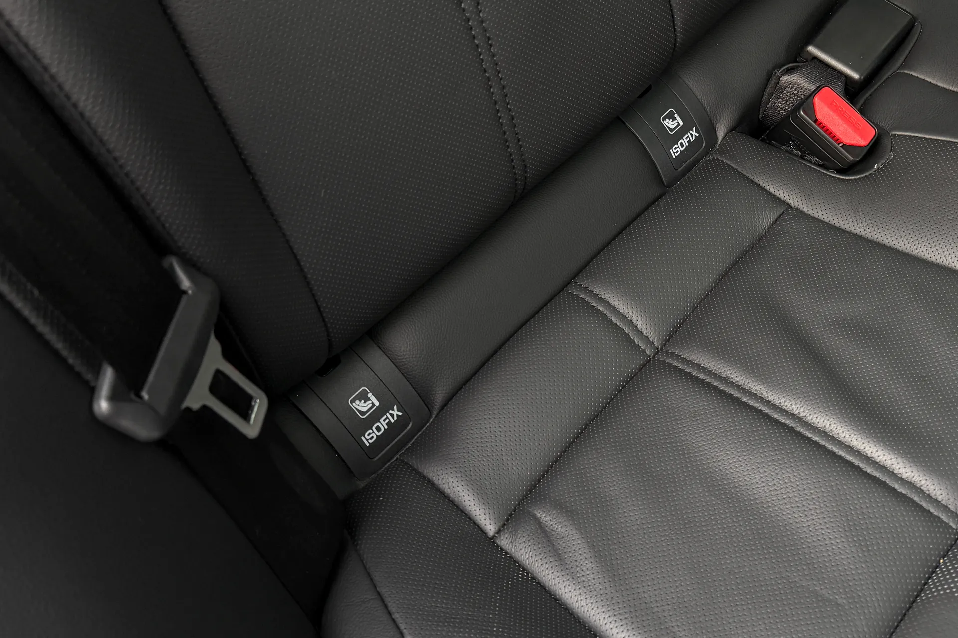 LAND ROVER RANGE ROVER VELAR thumbnail image number 36