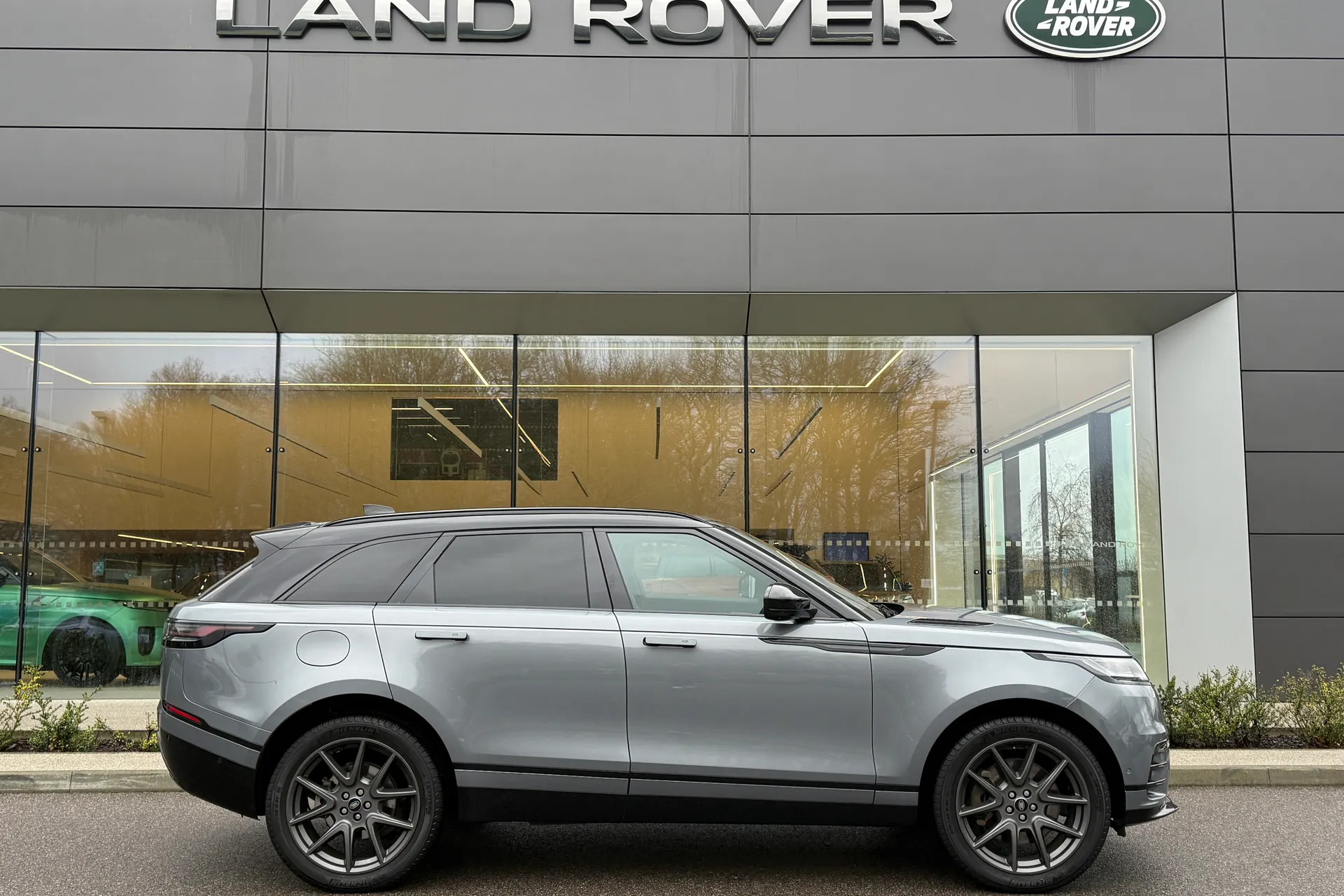 LAND ROVER RANGE ROVER VELAR thumbnail image number 2