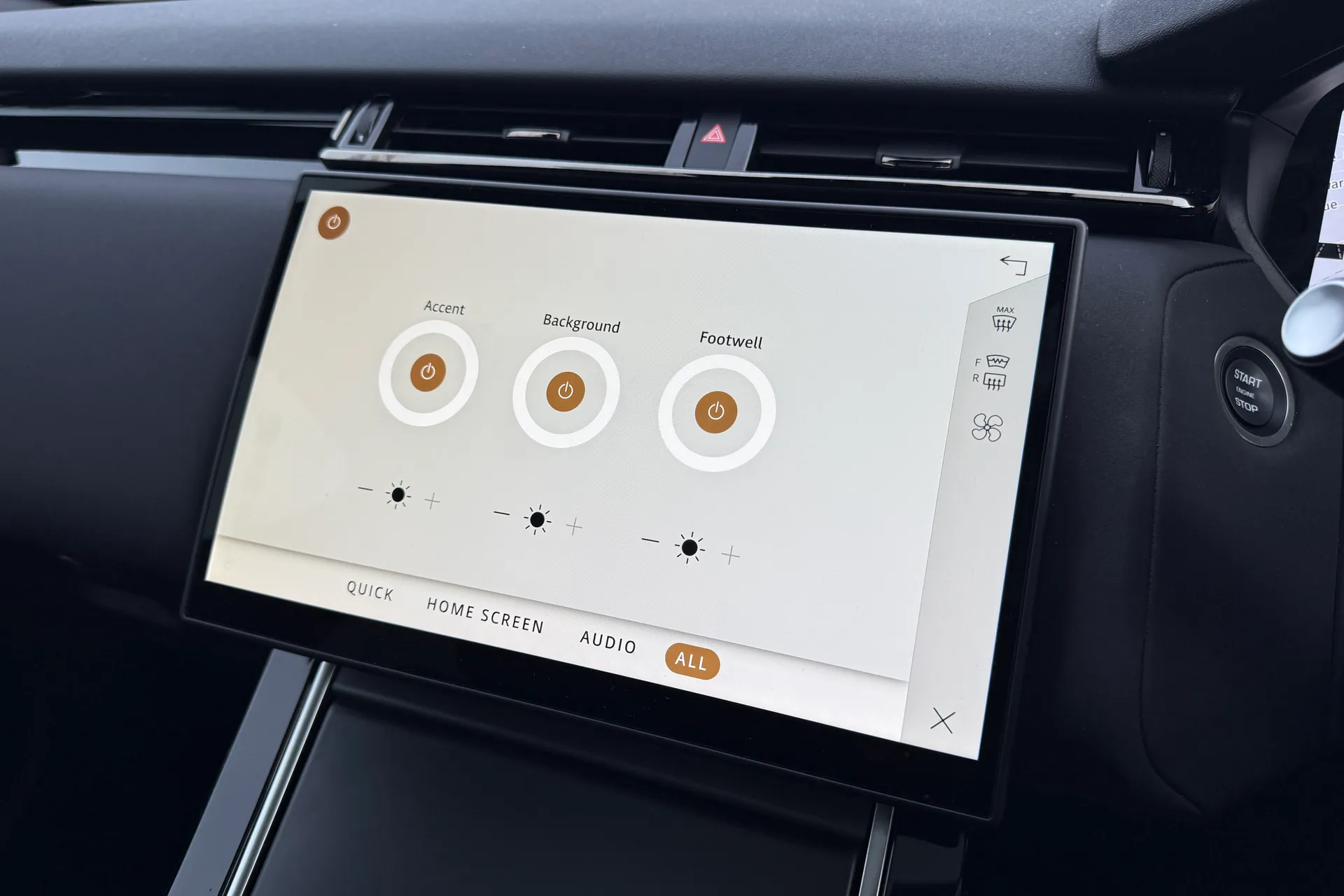 LAND ROVER RANGE ROVER VELAR thumbnail image number 60