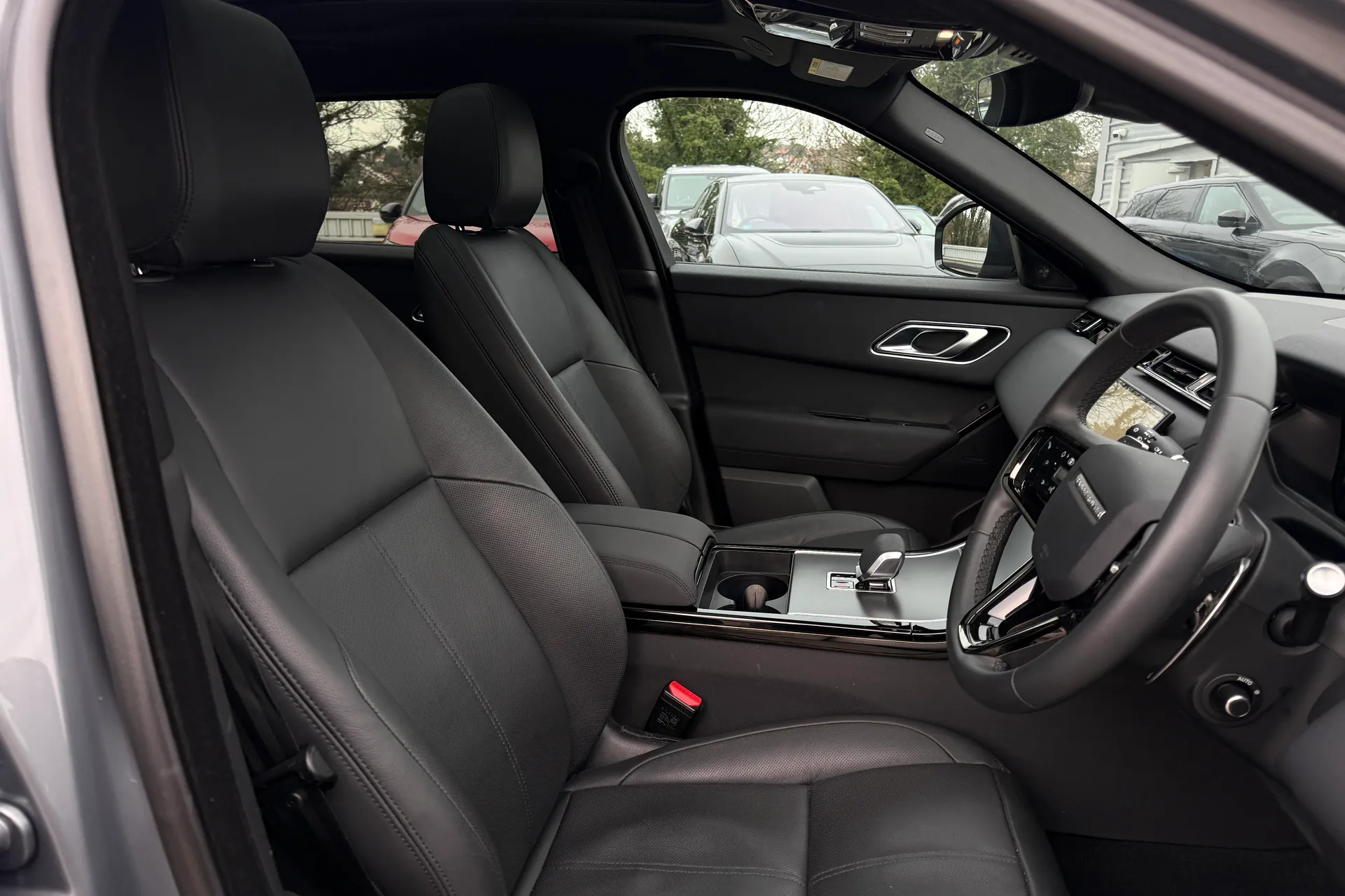 LAND ROVER RANGE ROVER VELAR thumbnail image number 40