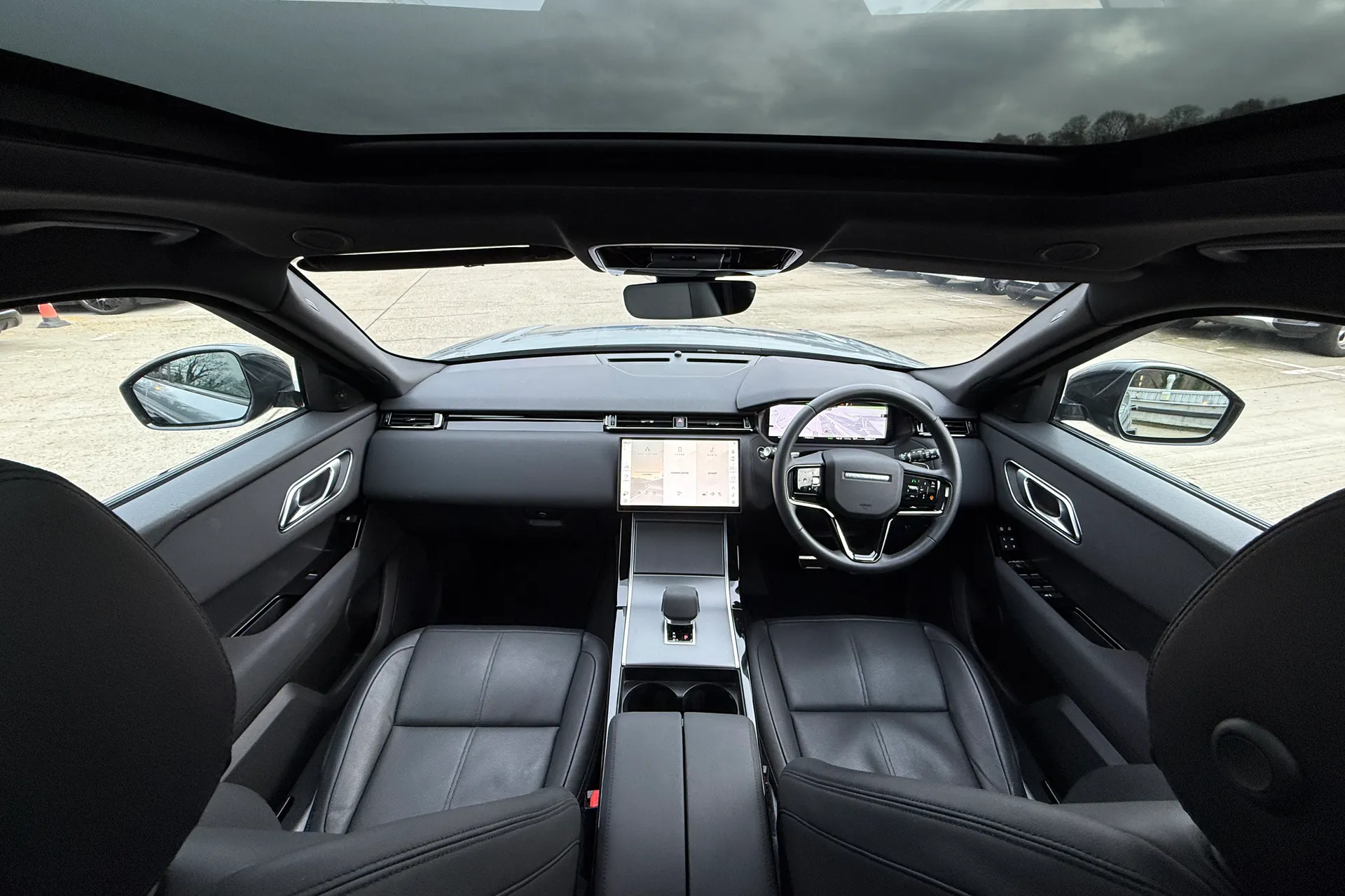 LAND ROVER RANGE ROVER VELAR thumbnail image number 3