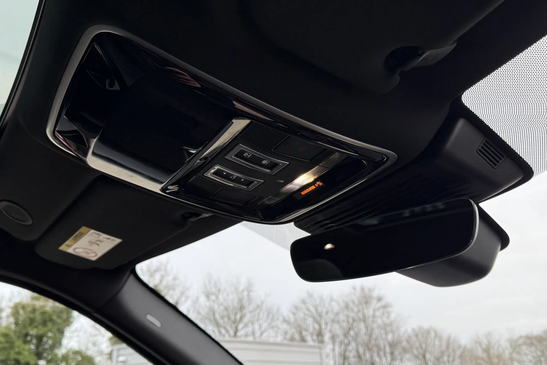 LAND ROVER RANGE ROVER VELAR thumbnail image number 25