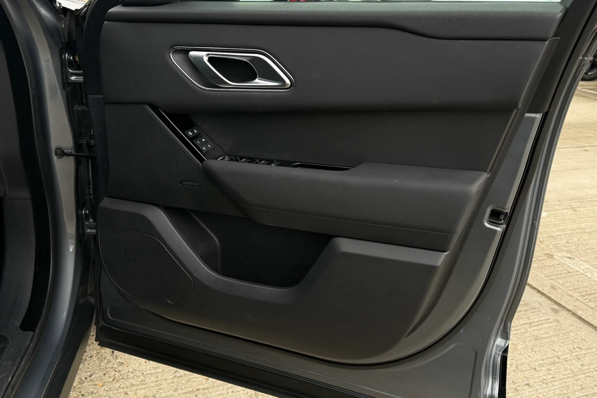 LAND ROVER RANGE ROVER VELAR thumbnail image number 50