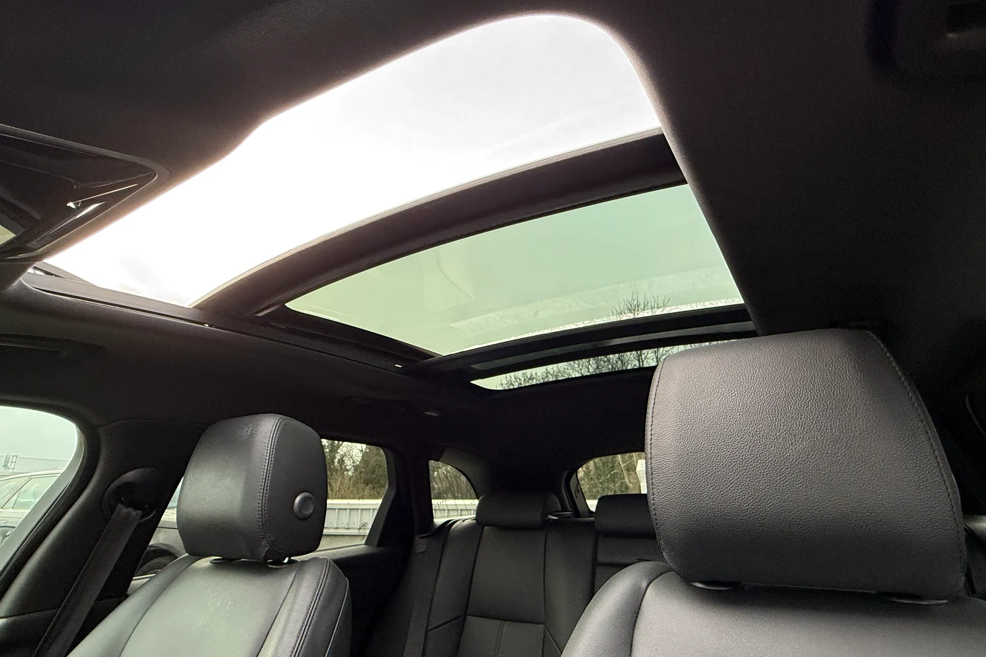 LAND ROVER RANGE ROVER VELAR thumbnail image number 5