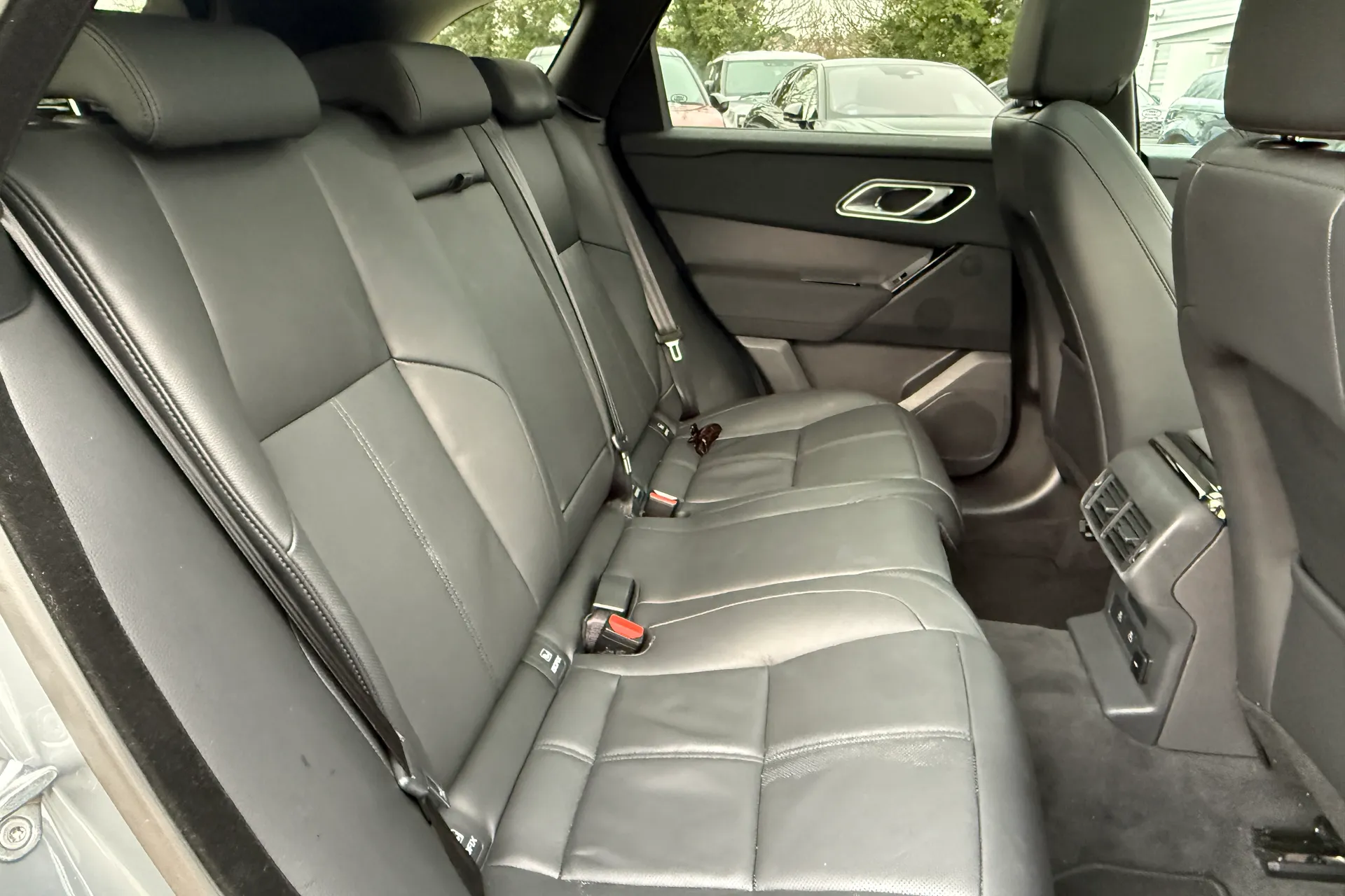 LAND ROVER RANGE ROVER VELAR thumbnail image number 34