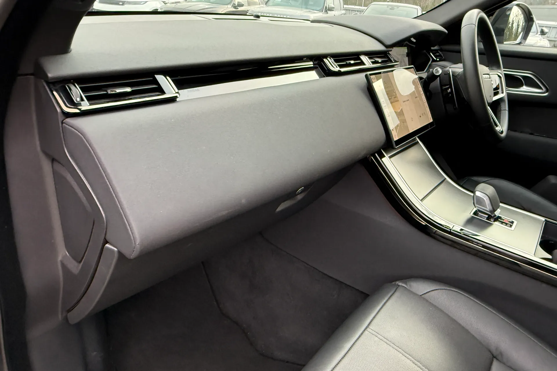 LAND ROVER RANGE ROVER VELAR thumbnail image number 43