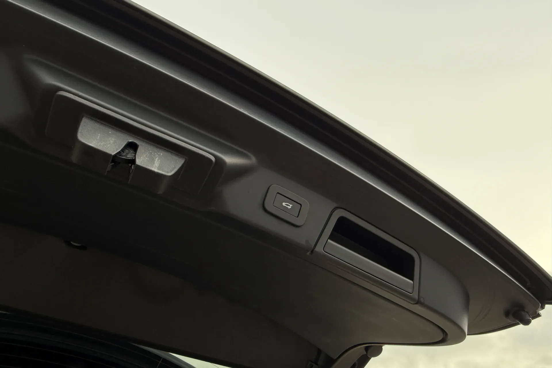 LAND ROVER RANGE ROVER VELAR thumbnail image number 29